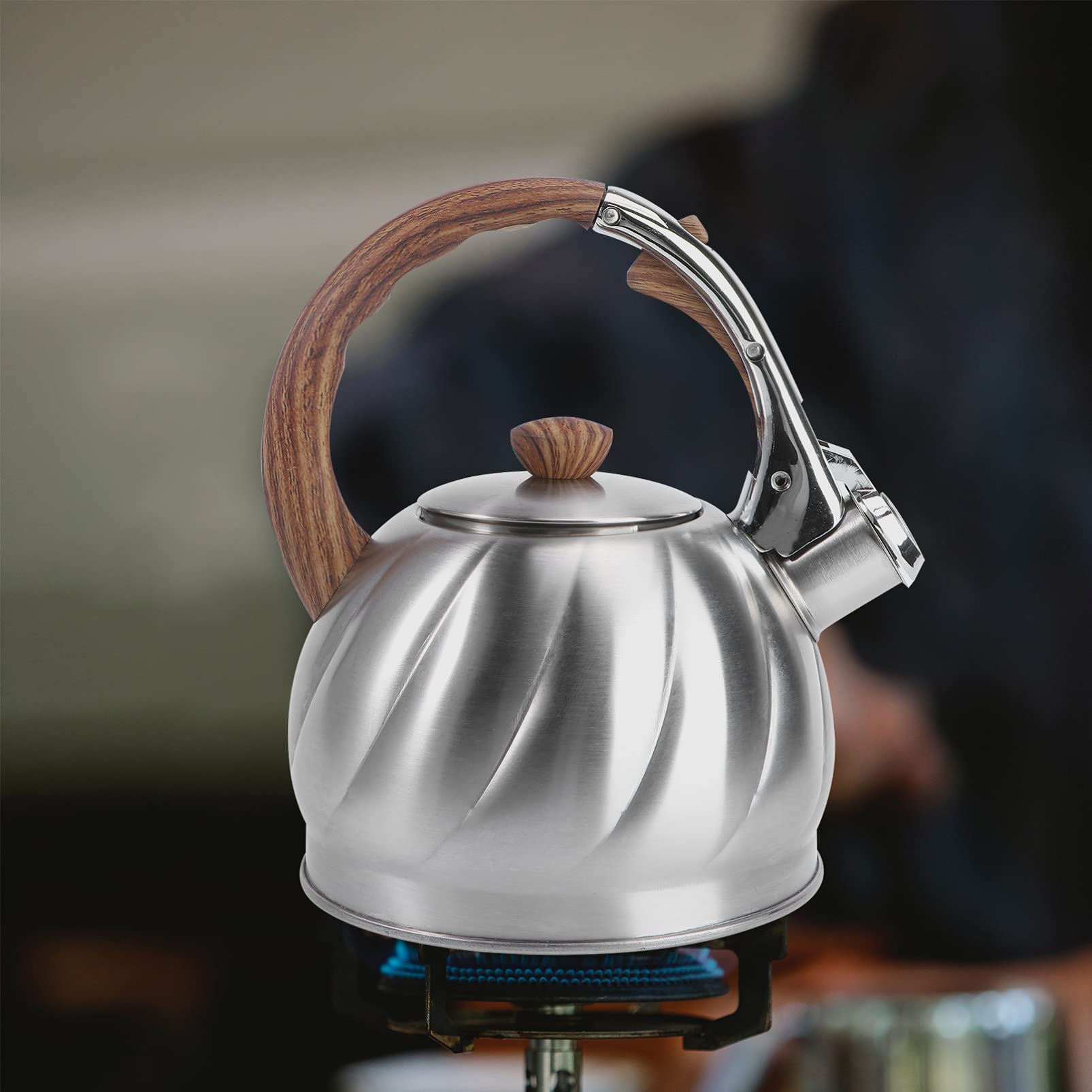 1pc Whistling Tea Kettle - Stainless Steel Stovetop Whistling Teapot with Loud Buzzing Alert, Practical Water Boiling Pot for Kitchen, Perfect for Making Tea, Coffee or Hot Water for Camping & Home Use