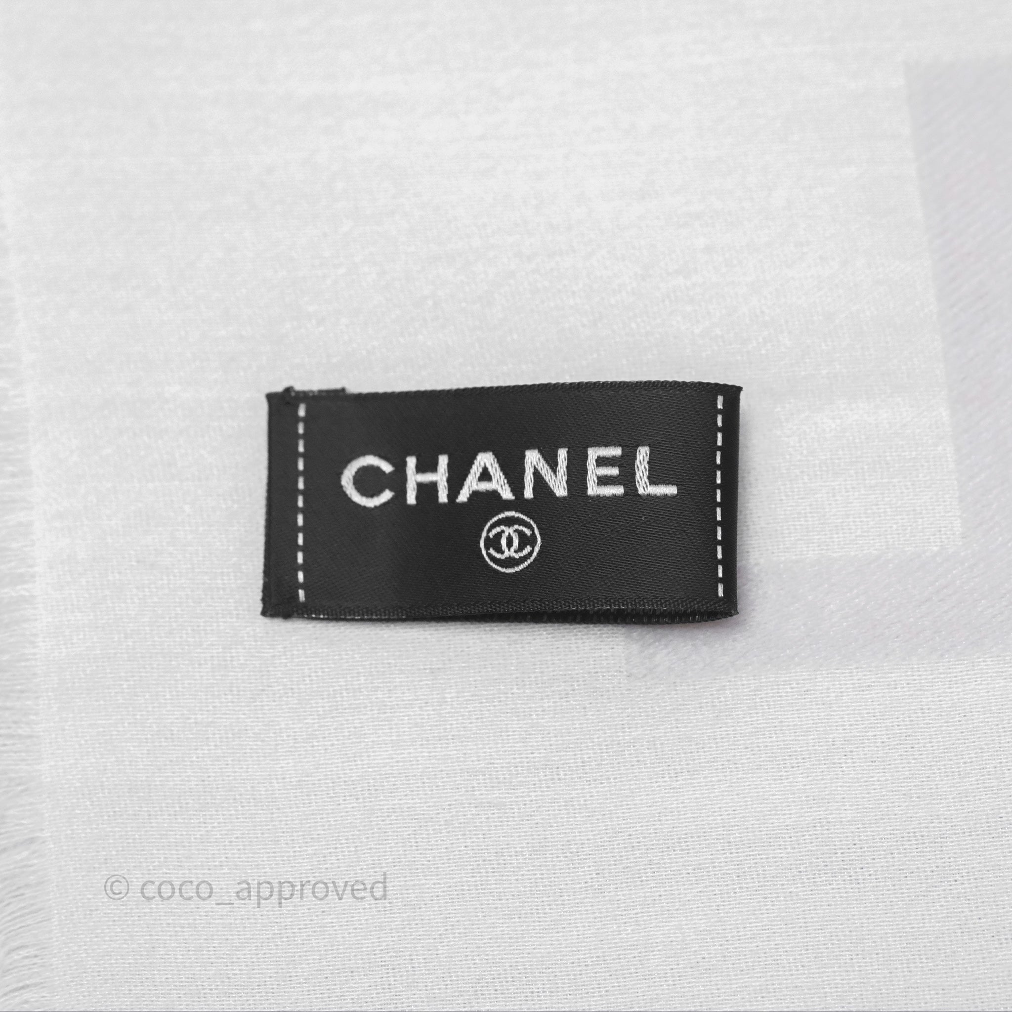Chanel CC Logo Wool Scarf - Soft Coral 25C - Luxury Fashion Accessory for Women, Perfect for Winter & Fall Outfits
