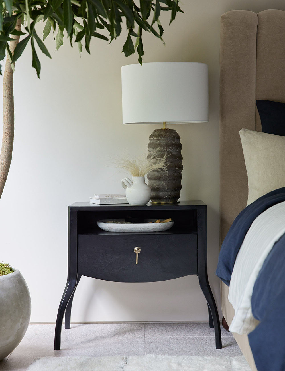 Anabella Nightstand - Modern Bedside Table with Storage Drawer, Perfect for Bedroom, Living Room, or Guest Room - Stylish and Functional Furniture for Small Spaces
