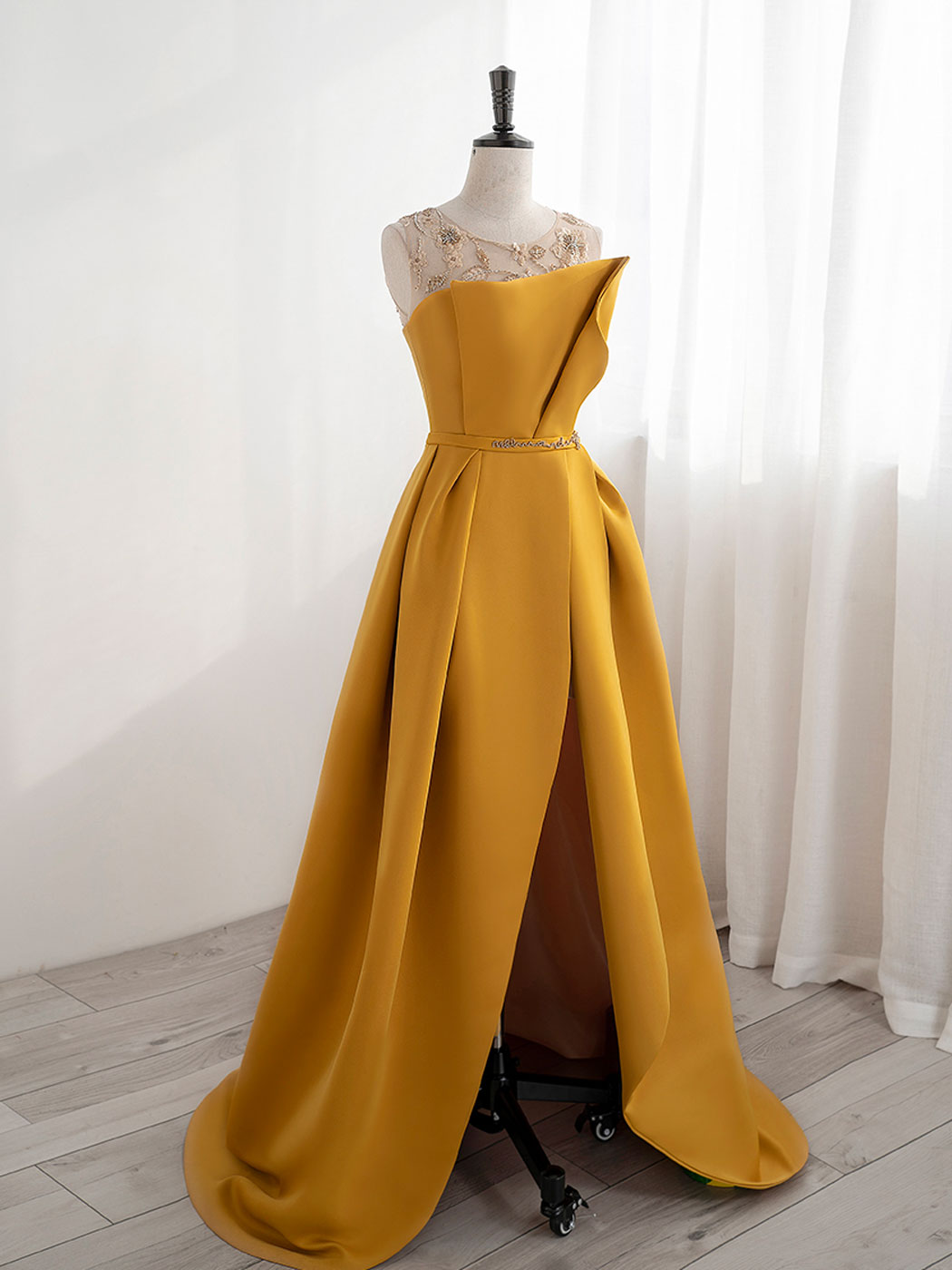 Elegant Yellow Scoop Neck Satin Prom Dress with Beading & Sequins - Perfect for Formal Dances, Evening Galas & Special Occasions