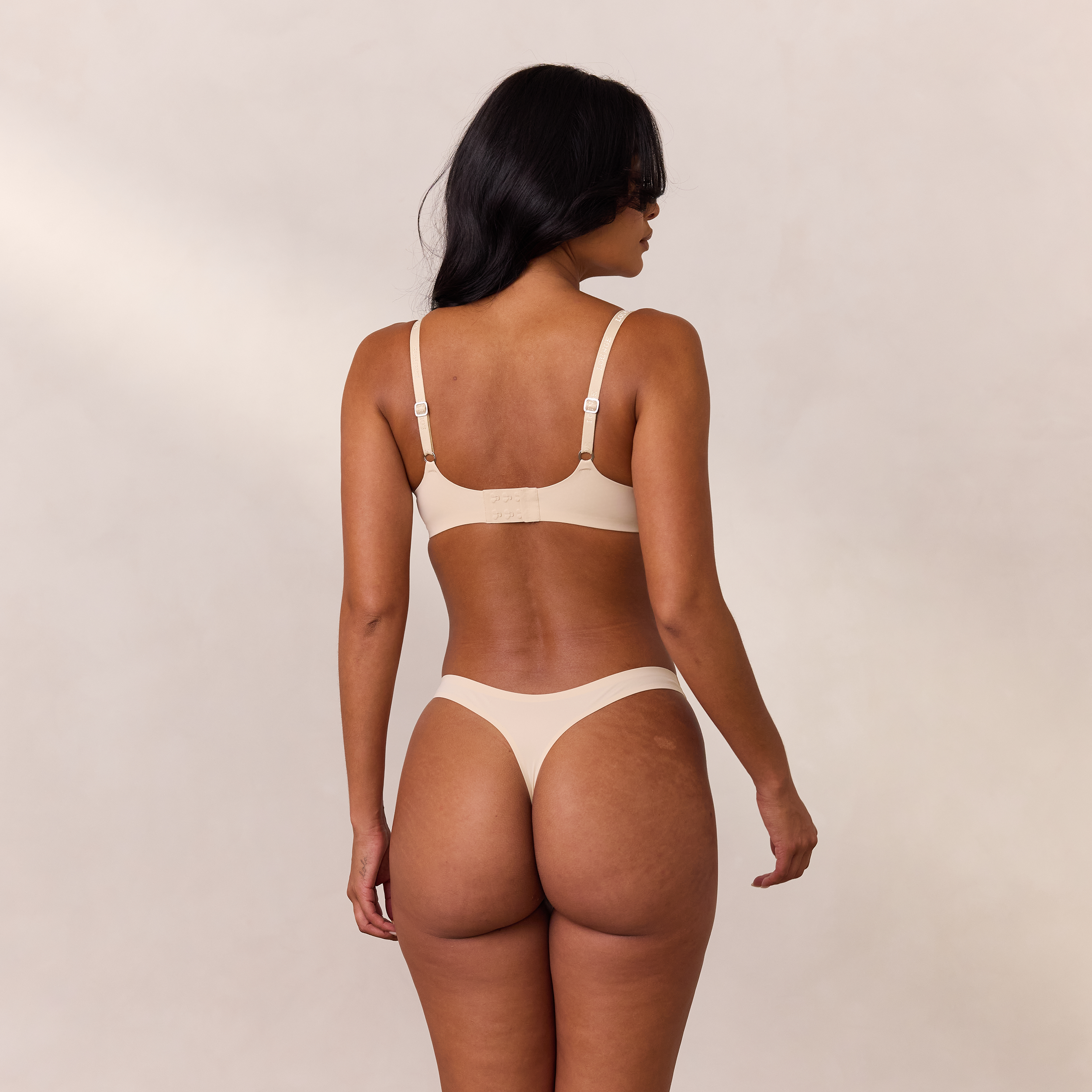 Invisible Form T-Shirt Bra Vanilla - Seamless Comfort for Everyday Wear & Layering Outfits