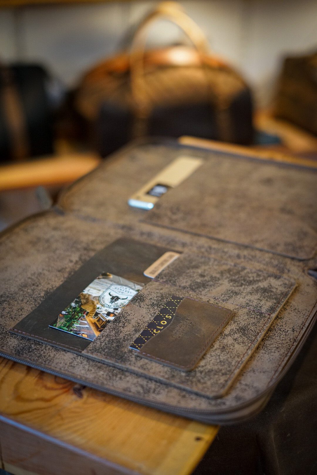 Professional Two-Tone Padfolio in Rebel Rust & Vintage Brown - Perfect for Business Meetings, Presentations, and Office Organization