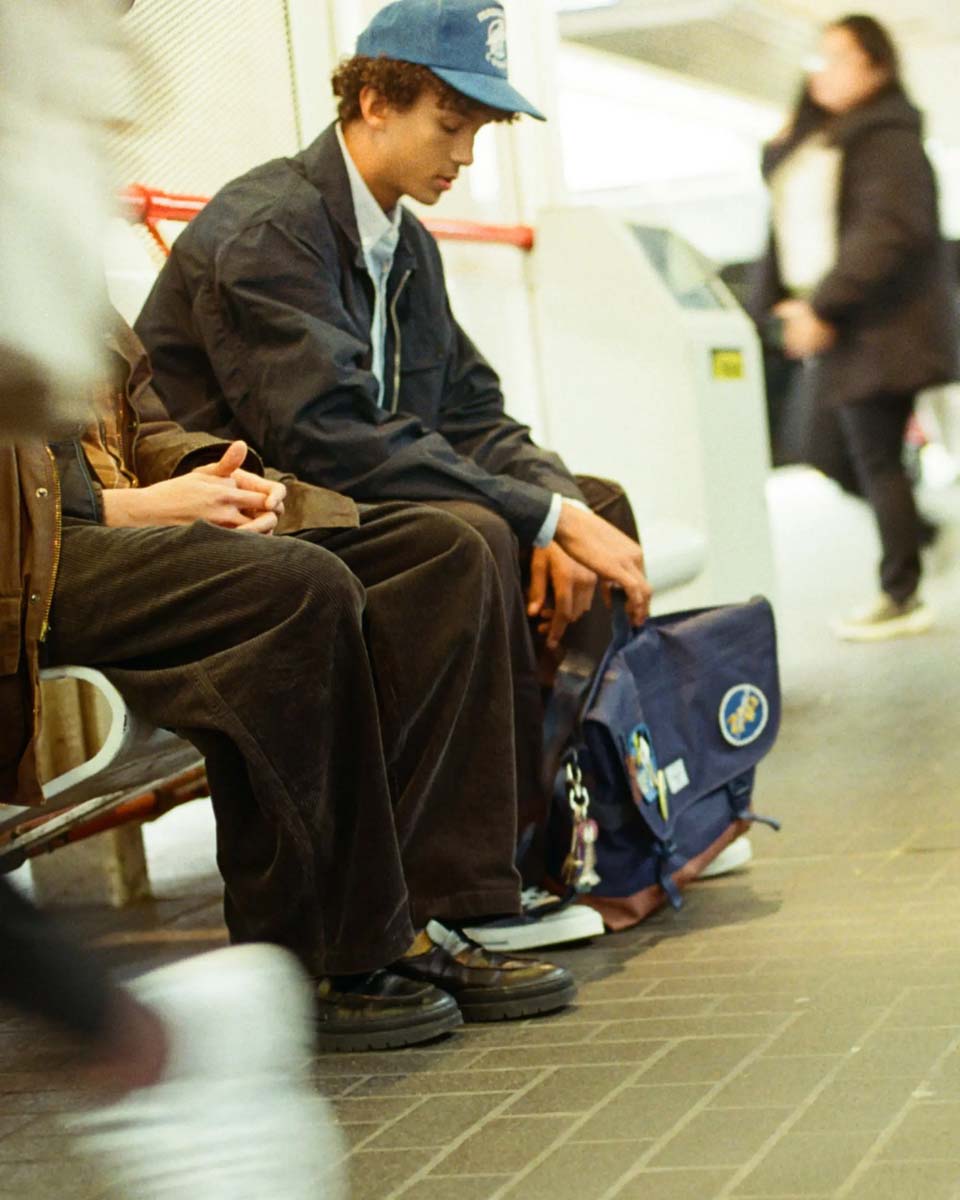 Herschel Cove Messenger Bag for Men & Women - Navy/Saddle Brown Crossbody Bag - Perfect for Travel, Work & Daily Commute