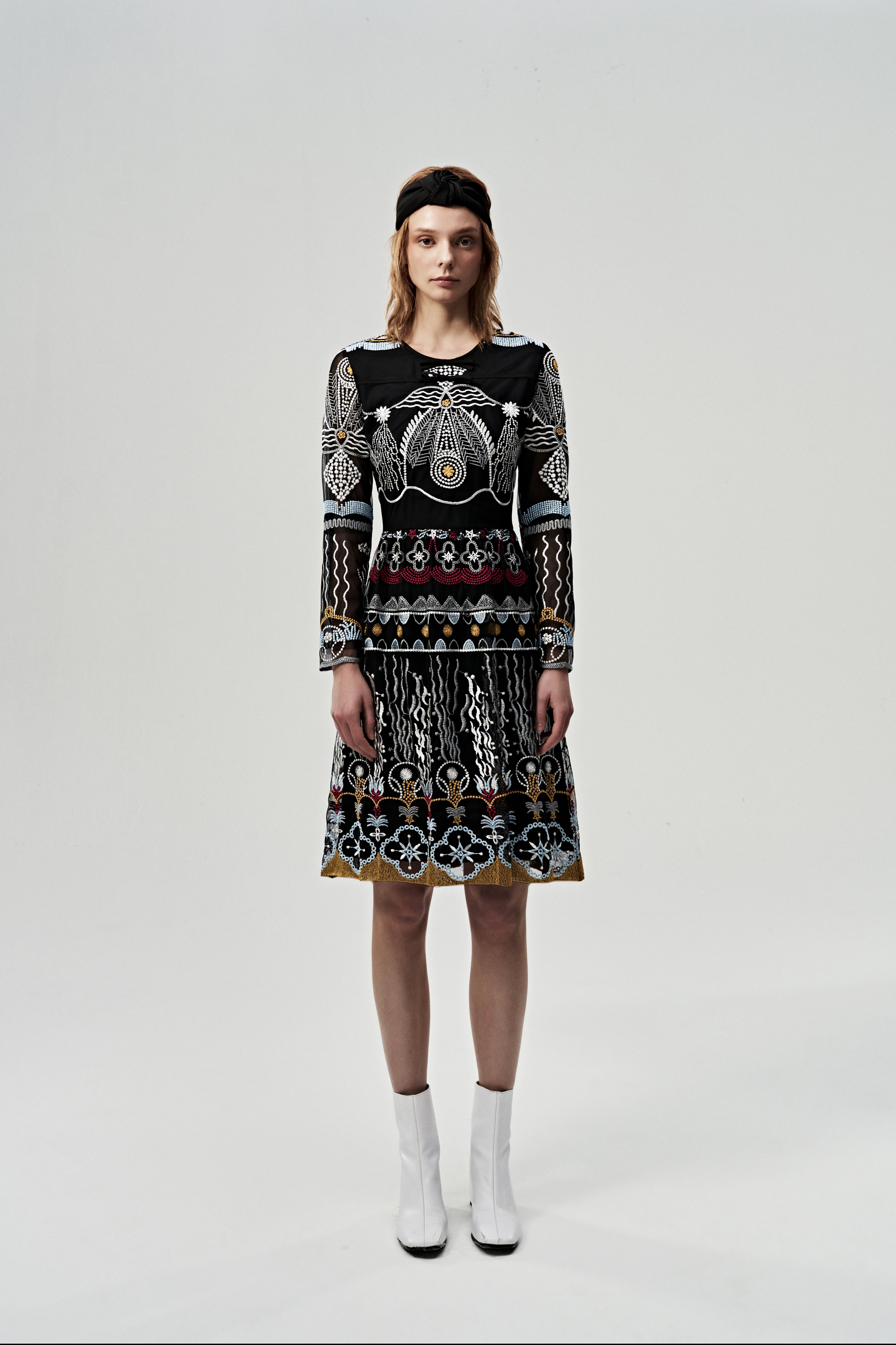 Vintage 80's Tribal Print Black Long Sleeve Knee-Length Dress for Women | Retro Boho Chic Style | Perfect for Parties, Concerts & Festivals
