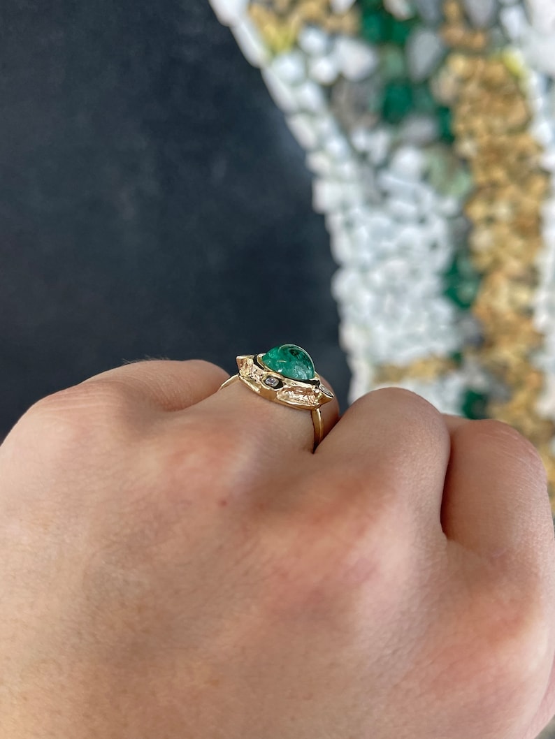 5.45tcw 14K Gold Vintage Oval Cabochon Bluish Green Emerald & Diamond Accent Ring for Women - Elegant Jewelry Gift for Anniversary, Engagement & Special Occasions