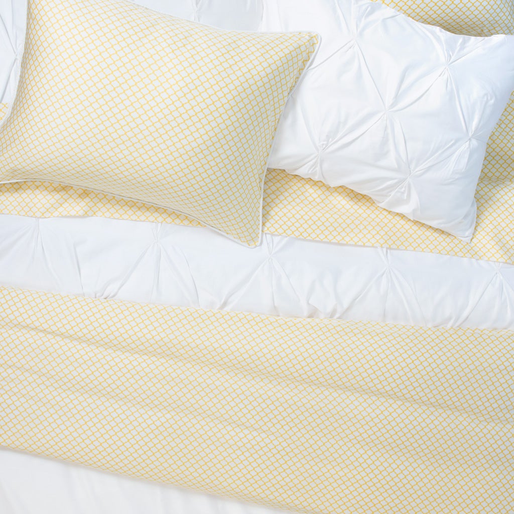 Premium Yellow Cloud Printed Bed Sheet Set - Soft & Breathable (Fitted Sheet, Flat Sheet, 2 Pillowcases) for Cozy Bedroom Decor & Comfortable Sleep