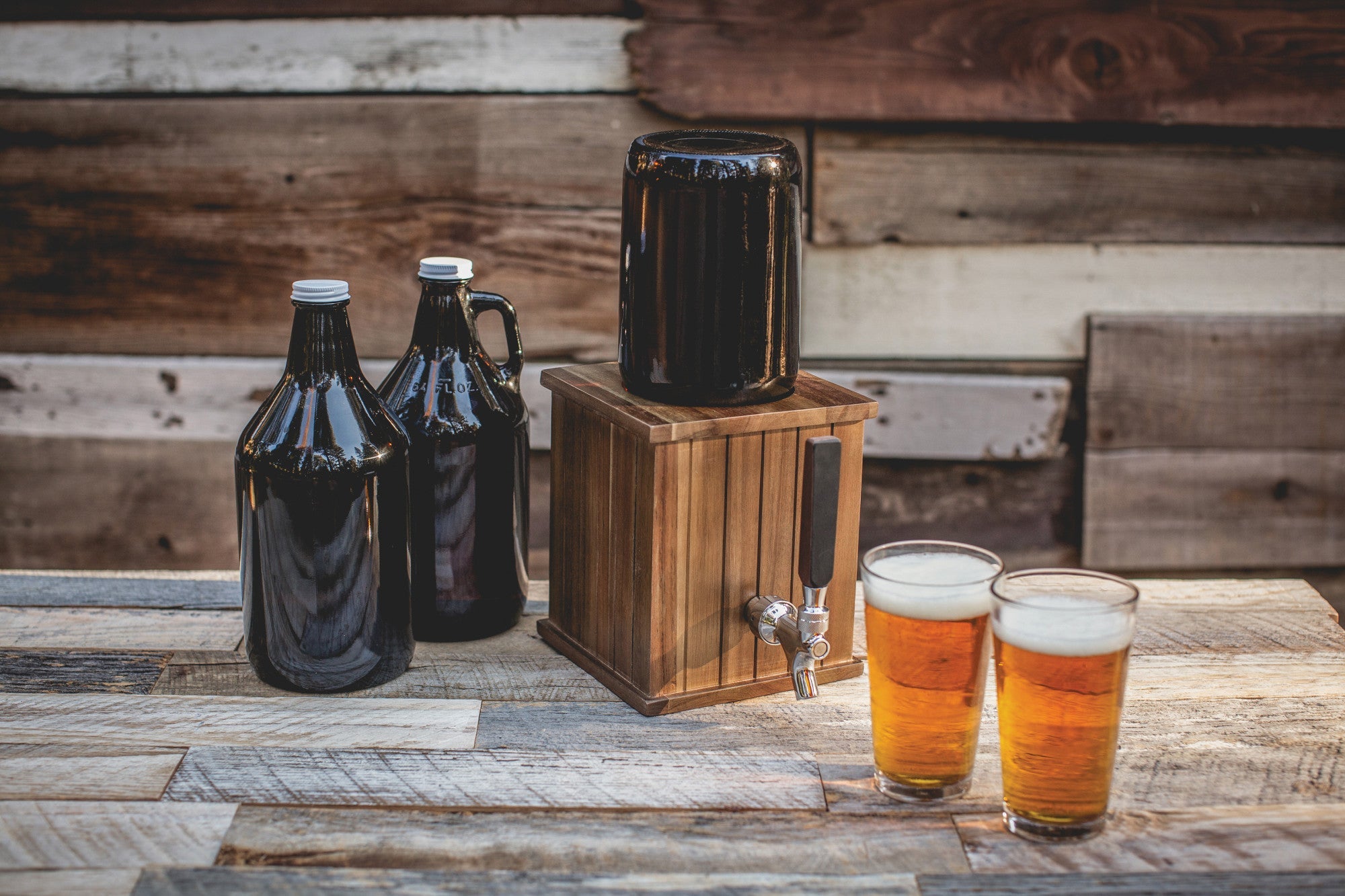 64 oz Glass Growler with Tap - Stainless Steel Beer Growler Kit for Homebrewing, Craft Beer & Party Use - Perfect for Home Brewers, Bars & Outdoor Events