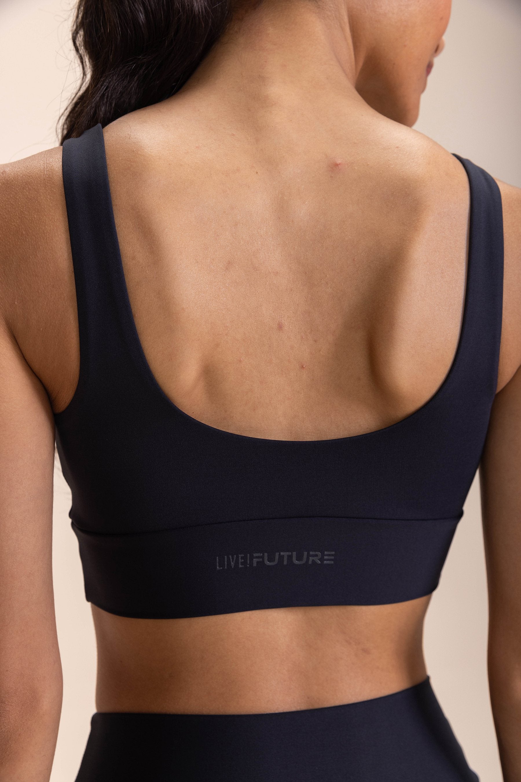 High-Quality Green Sports Bra for Women - Moisture-Wicking Workout Top for Running, Yoga & Gym - Comfortable Fitness Apparel for Active Lifestyles