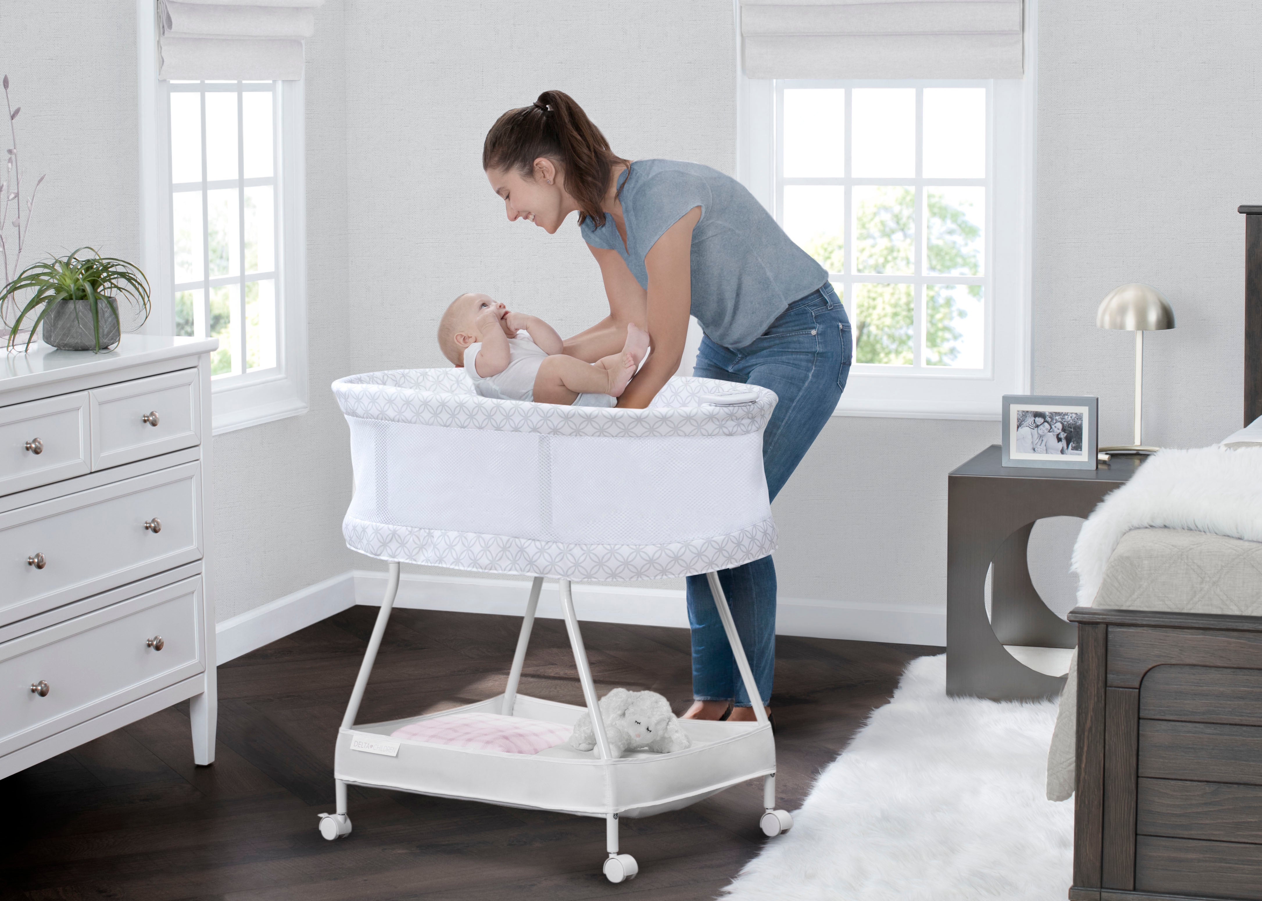 Sweet Dreams Baby Bassinet with Breathable Airflow Mesh - Perfect for Nursery, Bedroom & Travel - Safe & Comfortable Infant Sleeper for Newborns