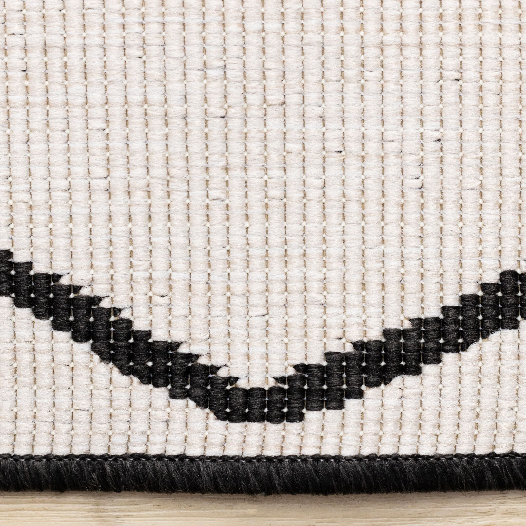 Bristol 5'3 x 7'7 White Black Trellis Reversible Area Rug - Modern Geometric Pattern for Living Room, Bedroom & Office Decor