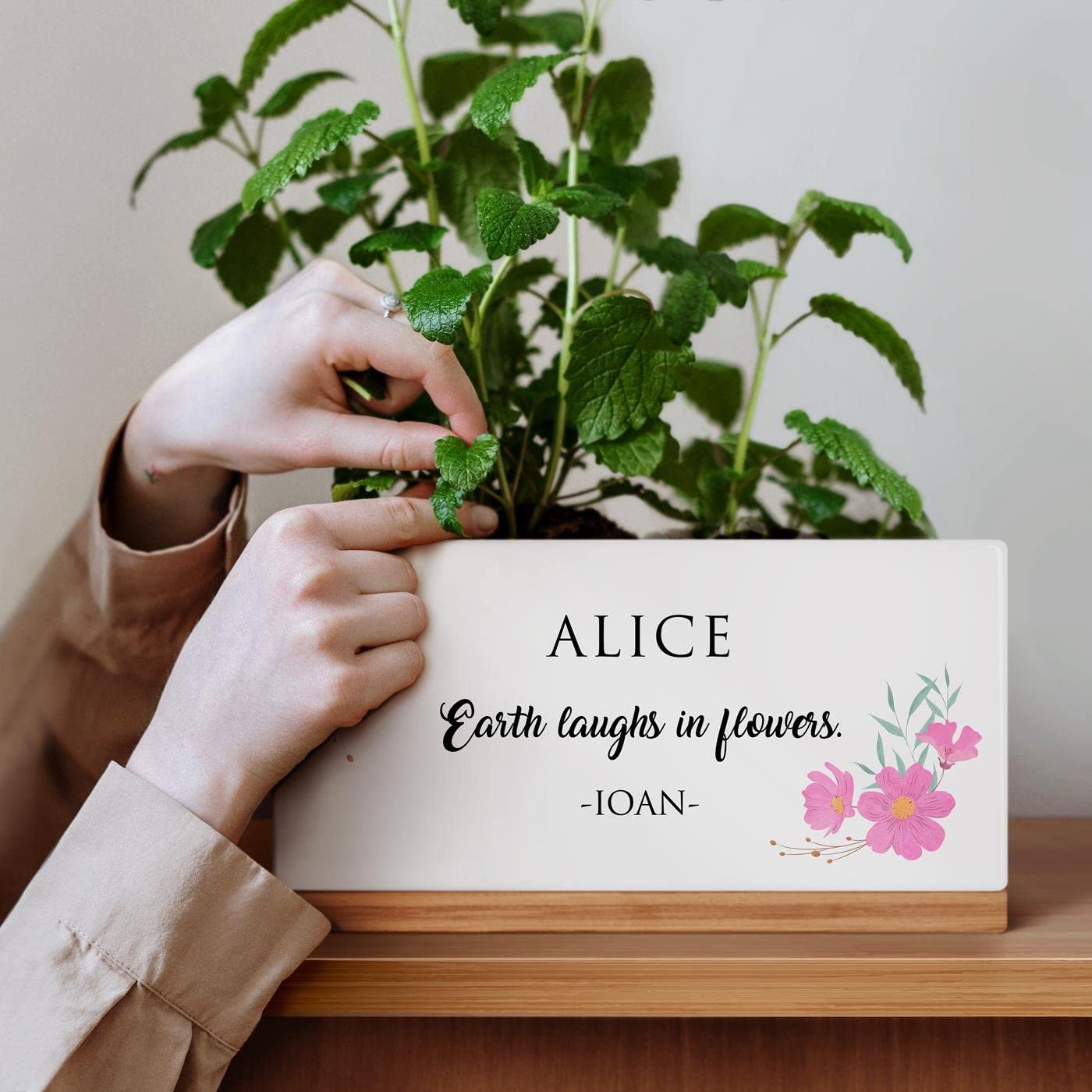 Maverton Ceramic Planter Pot with Bamboo Tray - Elegant Floral Overprint Flower Pot for Women - Customizable Jewelry Gift Box - Perfect for Houseplants, Succulents & Home Decor - Ideal Birthday Gift for Her, Mother's Day Present or Housewarming Gift