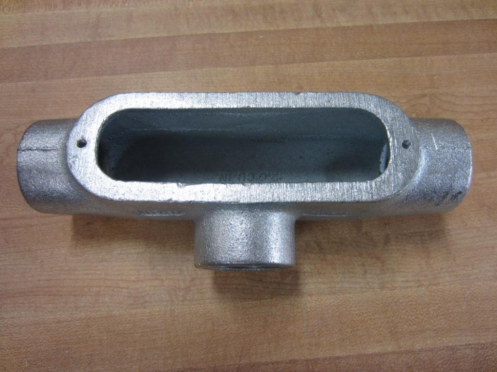 Appleton T100 1 Inch Iron COND Body Type T - Heavy Duty Electrical Conduit Fitting for Industrial and Commercial Wiring Applications