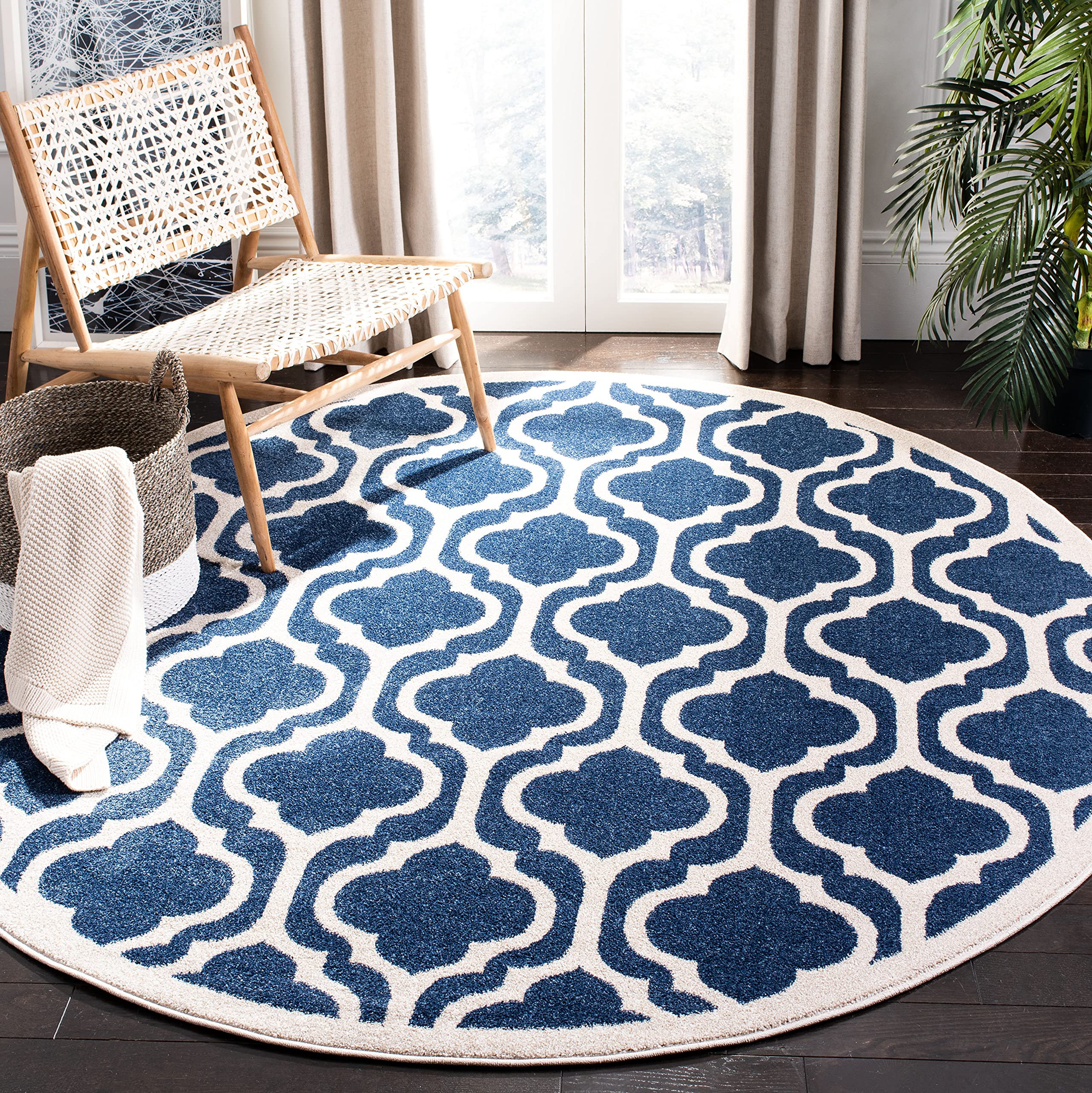 SAFAVIEH Amherst Collection 7' Round Navy/Beige Moroccan Geometric Area Rug - Non-Shedding, Durable for Dining Room, Living Room, Bedroom & Entryway - Perfect for Home Decor & High Traffic Areas