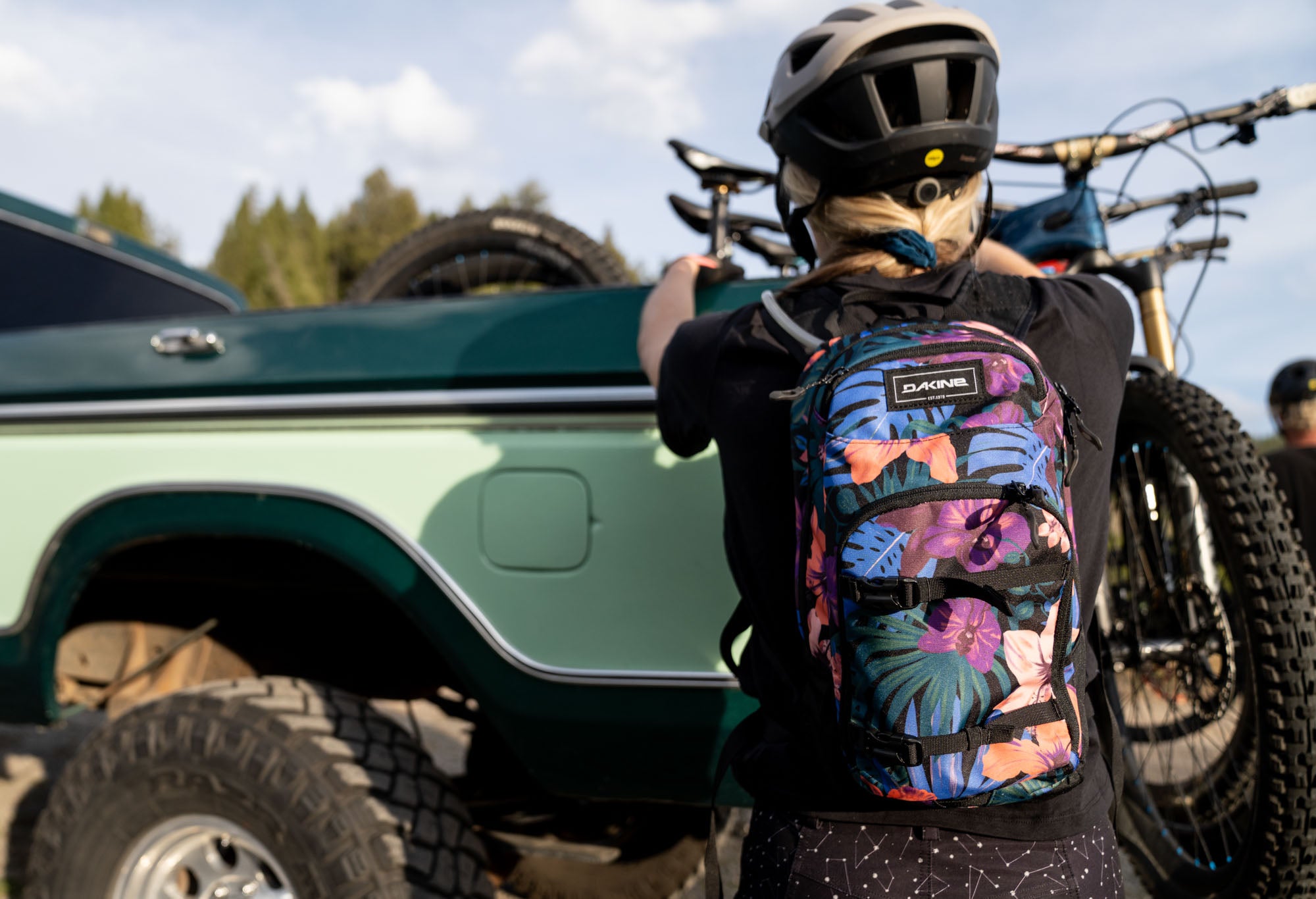 Session 8L Hydration Backpack for Women - Lightweight Cycling Water Pack with Insulated Hose - Perfect for Mountain Biking, Hiking & Outdoor Adventures
