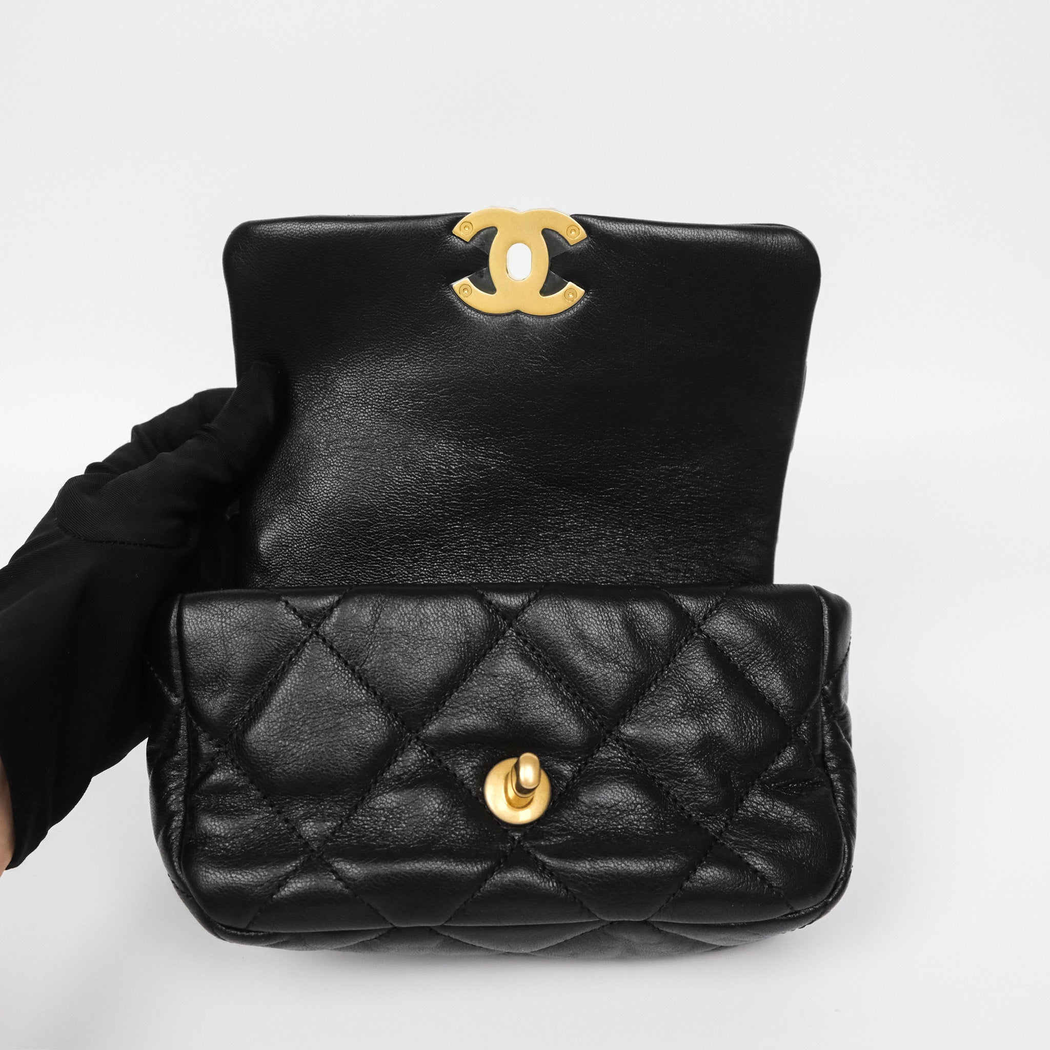 Chanel 19 Waist Bag in Black Goatskin with Mixed Hardware - Luxury Crossbody Bag for Women, Perfect for Everyday Use & Travel Accessories