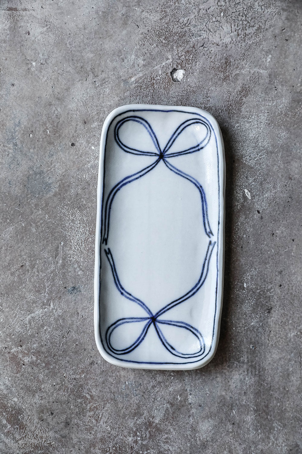 Hand Painted Ceramic Bow Tray - Elegant Serving Dish for Appetizers, Jewelry Display & Home Decor | Perfect for Parties, Weddings & Gift Giving