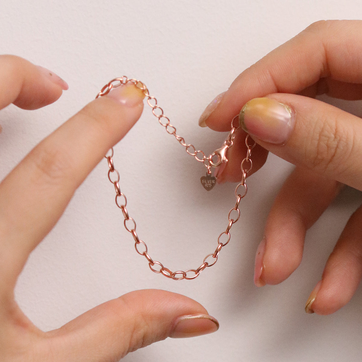 Elegant Plain Chain Heart Bracelet for Women - Minimalist Dainty Jewelry Gift for Her - Perfect for Valentine's Day, Anniversary & Everyday Wear