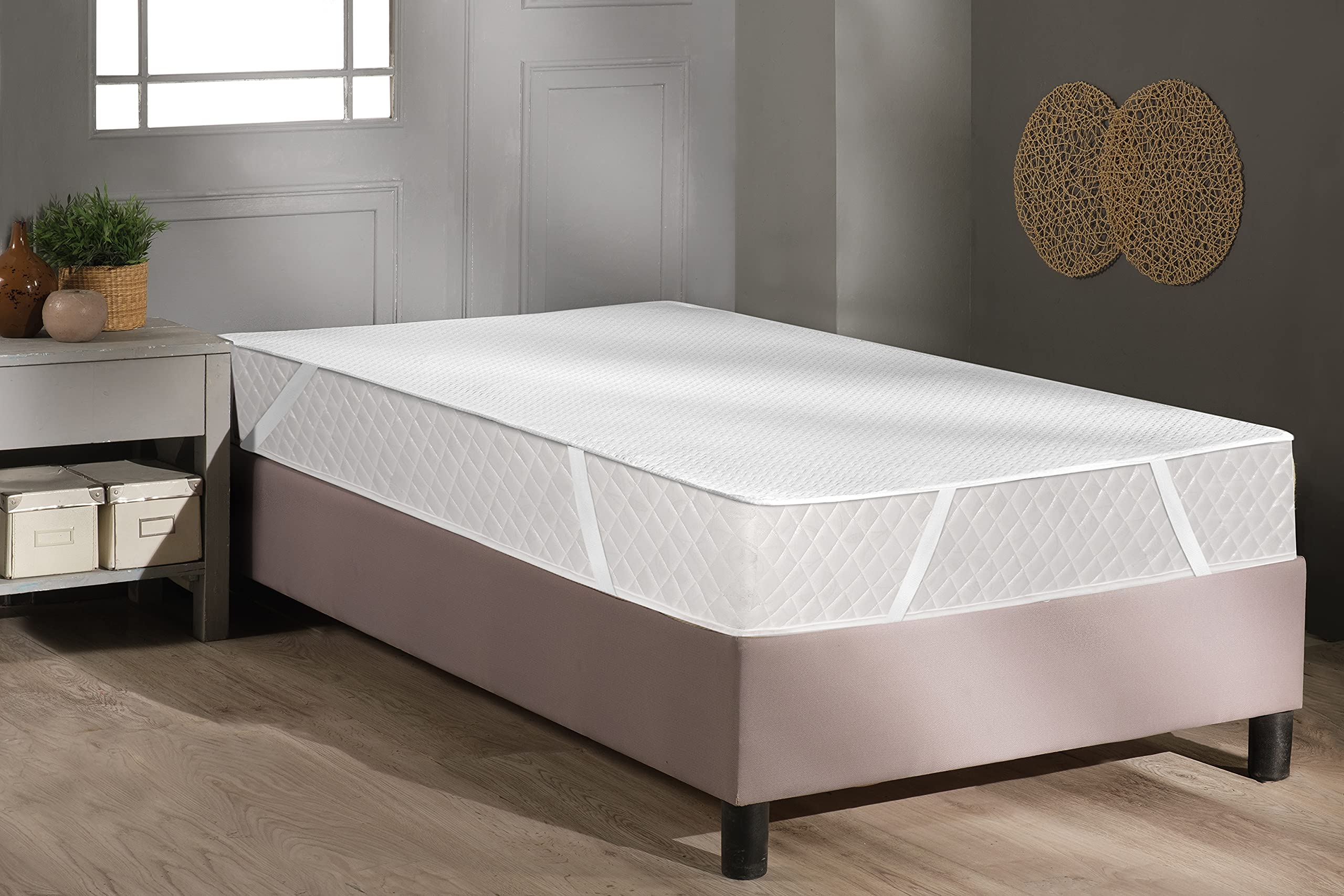 Ambesonne Soft Texture Mattress Encasement Pad - Quilted Waterproof Bed Topper with Breathable Surface & Noiseless Fitted Design, Durable Elastic Straps for Twin Size - Perfect for Allergy Protection, Guest Beds & Enhanced Sleep Comfort