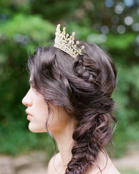 QUEEN VICTORIA Bridal Tiara - Elegant Crystal Wedding Crown for Bride, Bridesmaids & Prom | Perfect for Weddings, Pageants & Special Occasions