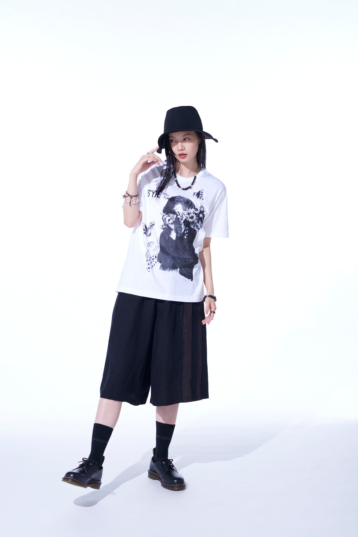 Trendy Graphic T-Shirt with Cigarettes & Butterflies Print - Stylish Casual Wear for Men & Women - Perfect for Streetwear, Concerts, and Everyday Outfits