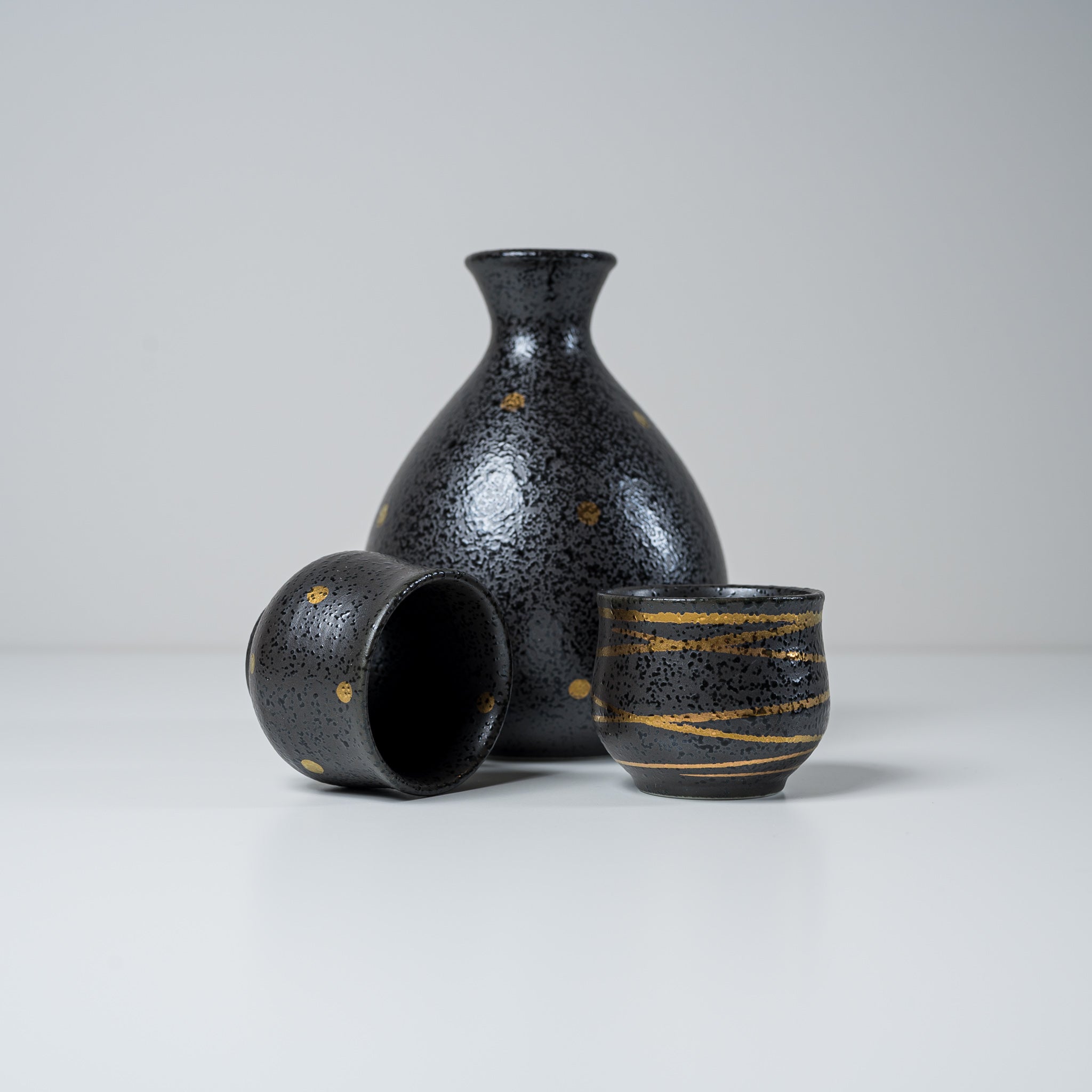 Premium Mino Ware Hot Sake Set - Handcrafted Japanese Gilt Crystal Sake Cups & Carafe for Warm Sake - Perfect for Traditional Japanese Dining, Gift Giving & Home Entertaining
