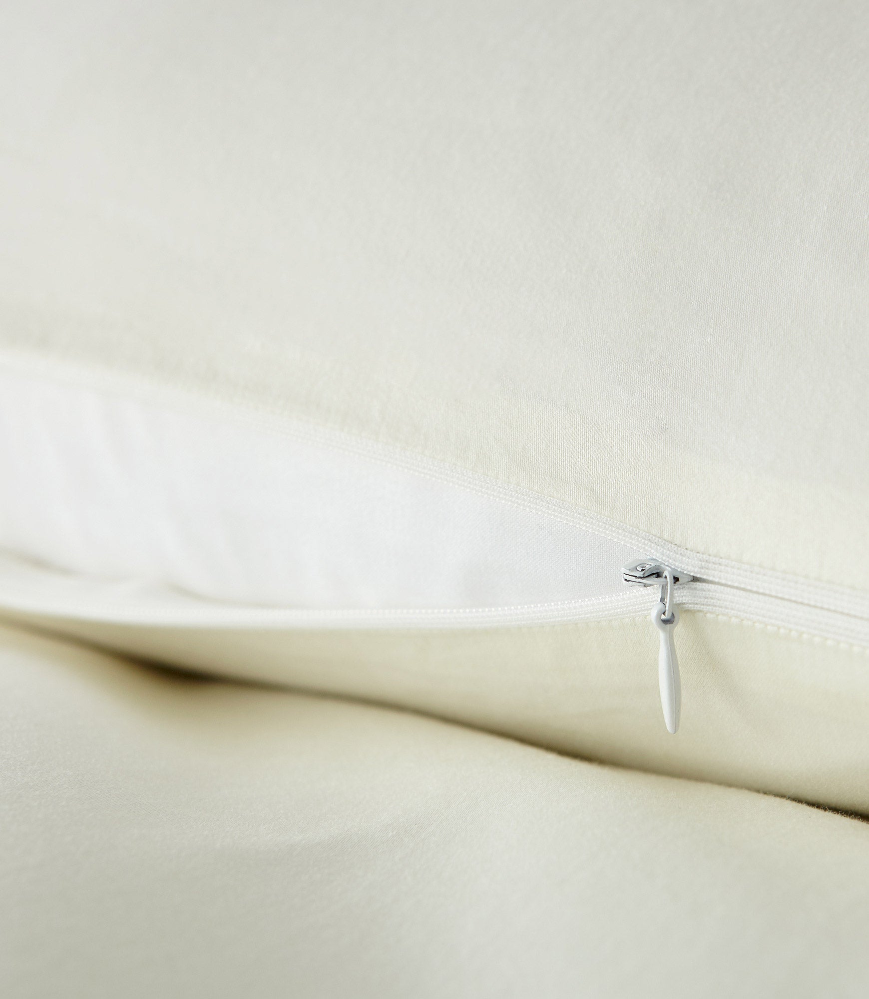 Clara Sateen Duvet Cover Set - Soft & Luxurious 100% Cotton Bedding - Queen Size (Includes Duvet Cover & Pillowcases) - Perfect for Master Bedroom, Guest Room & Hotel Stays