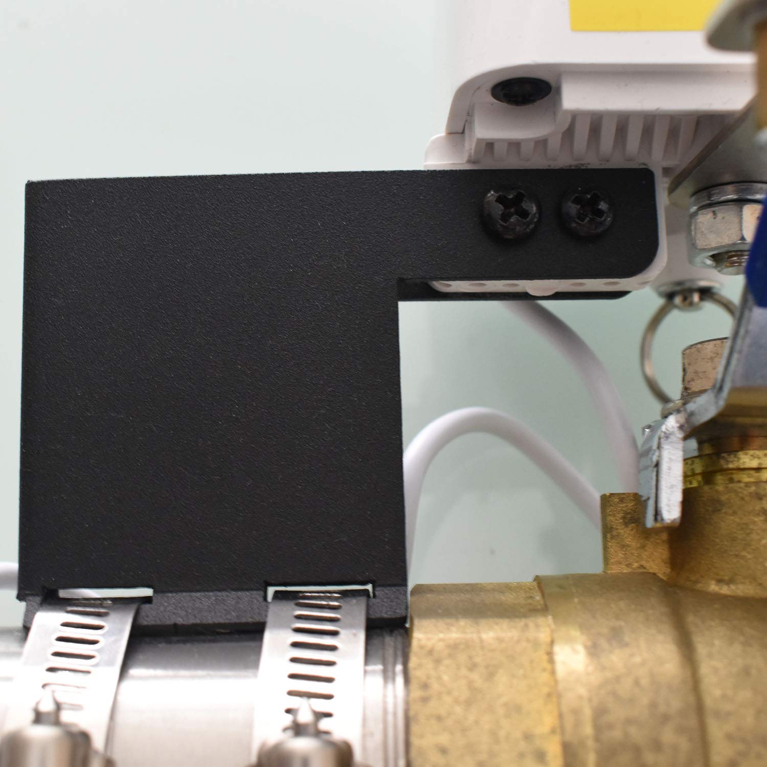 YoLink Smart Water/Gas Valve Controller Bracket - Compatible with 1 Inch & 1.5 Inch Pipes - Durable Mounting Accessory for Home Automation & Leak Prevention Systems