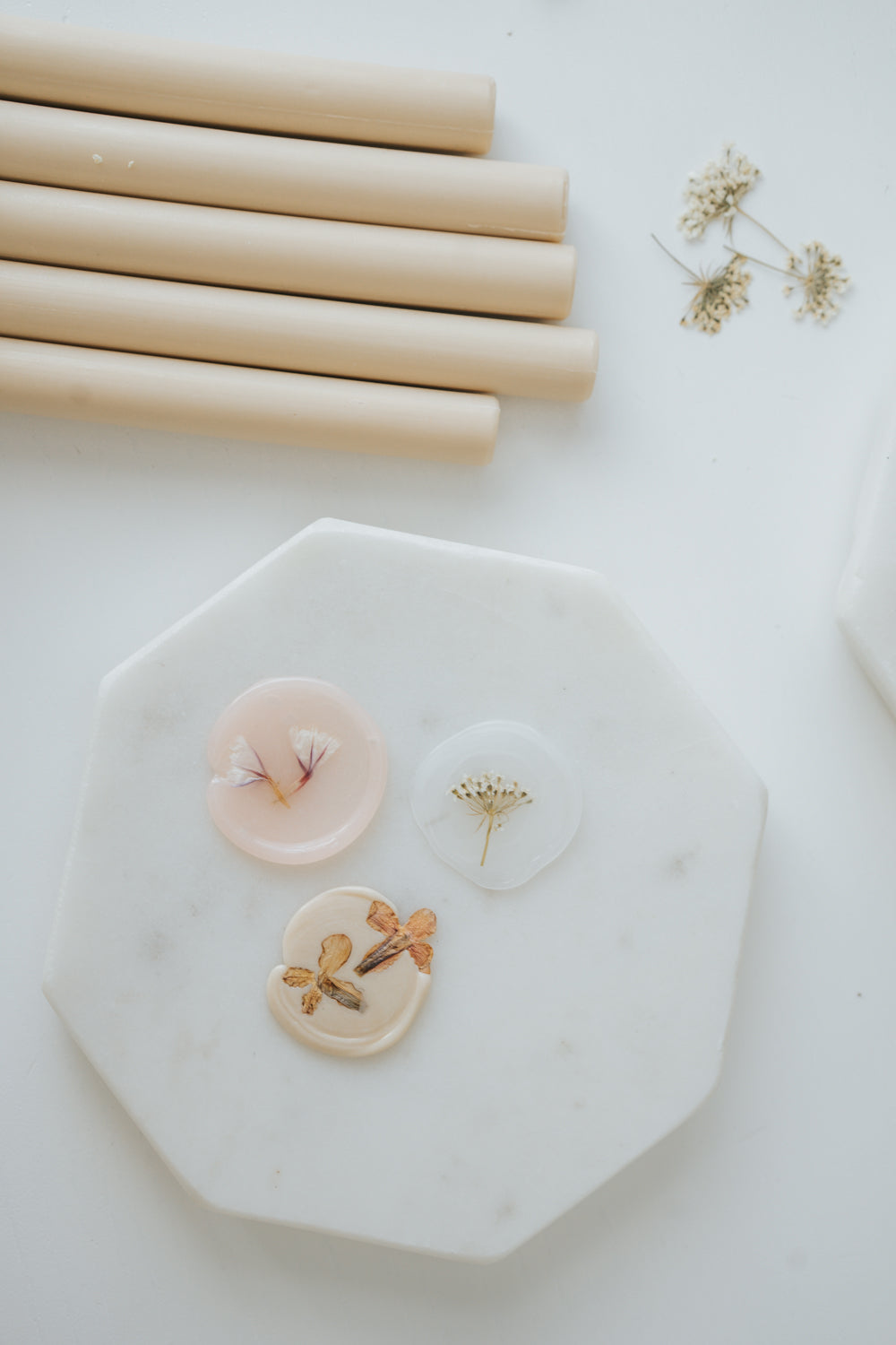 Elegant Floral Dust Set for Wax Seals - Perfect for Wedding Invitations, Greeting Cards & DIY Craft Projects