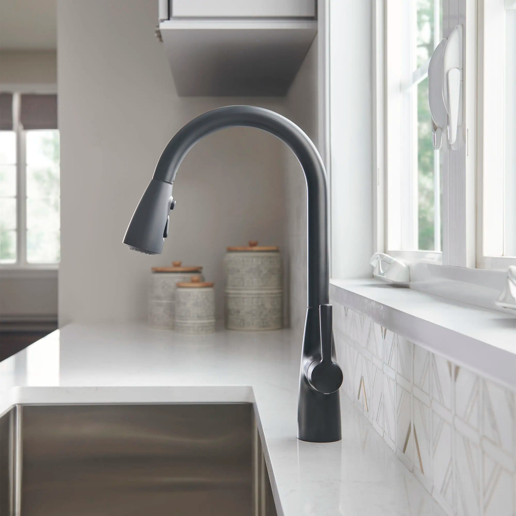 Fairbury® Single Handle Pull Down Kitchen Faqaucet with Dual Spray - 1.8 GPM (6.8 L/min) Water Flow, Lever Handle Design - Perfect for Modern Home Kitchen Sink, Dishwashing & Food Prep