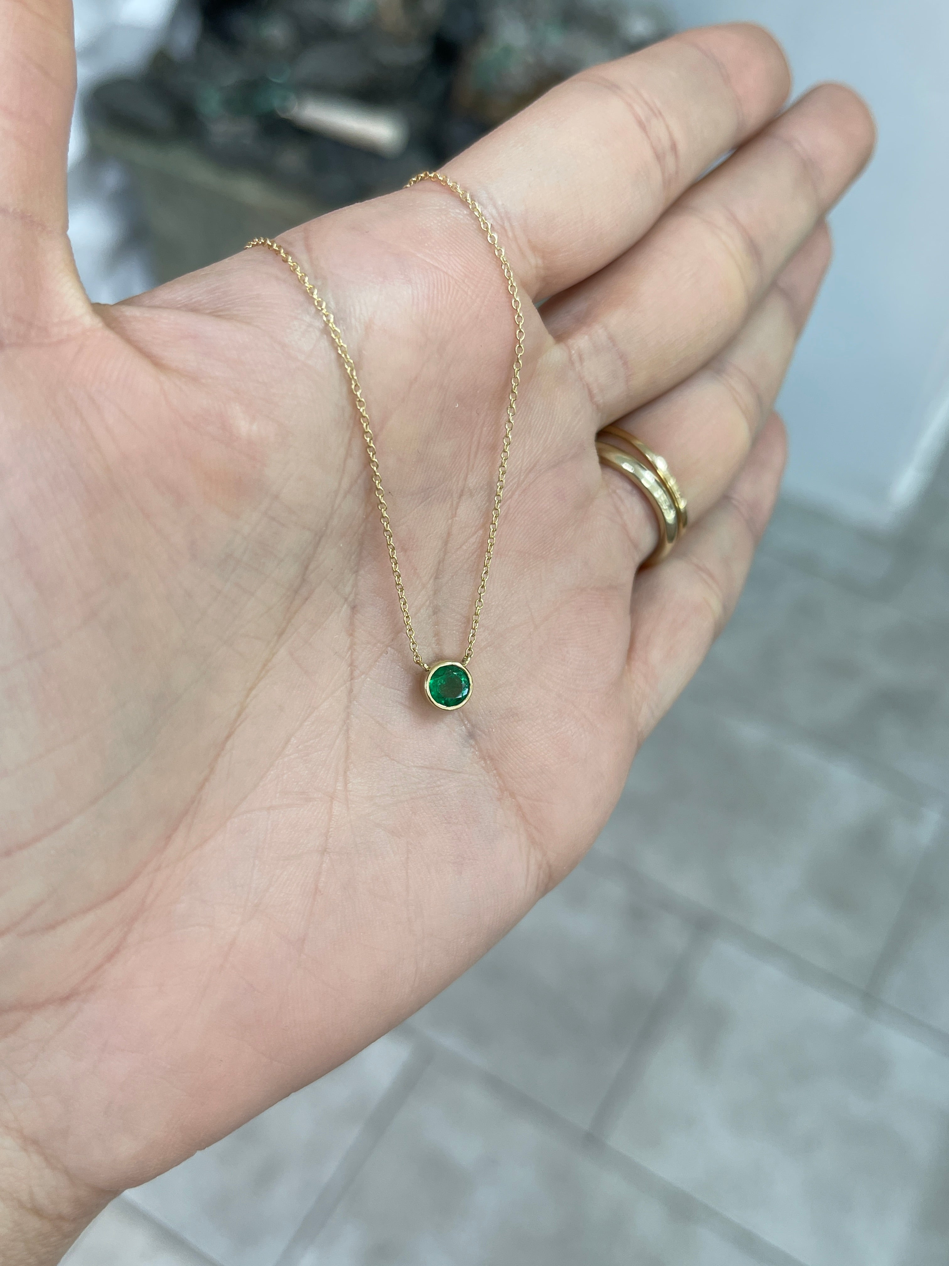0.42ct 18K Gold AAA Quality Rich Green Round Cut Emerald Pendant Necklace for Women - Perfect for Weddings, Anniversaries & Special Occasions