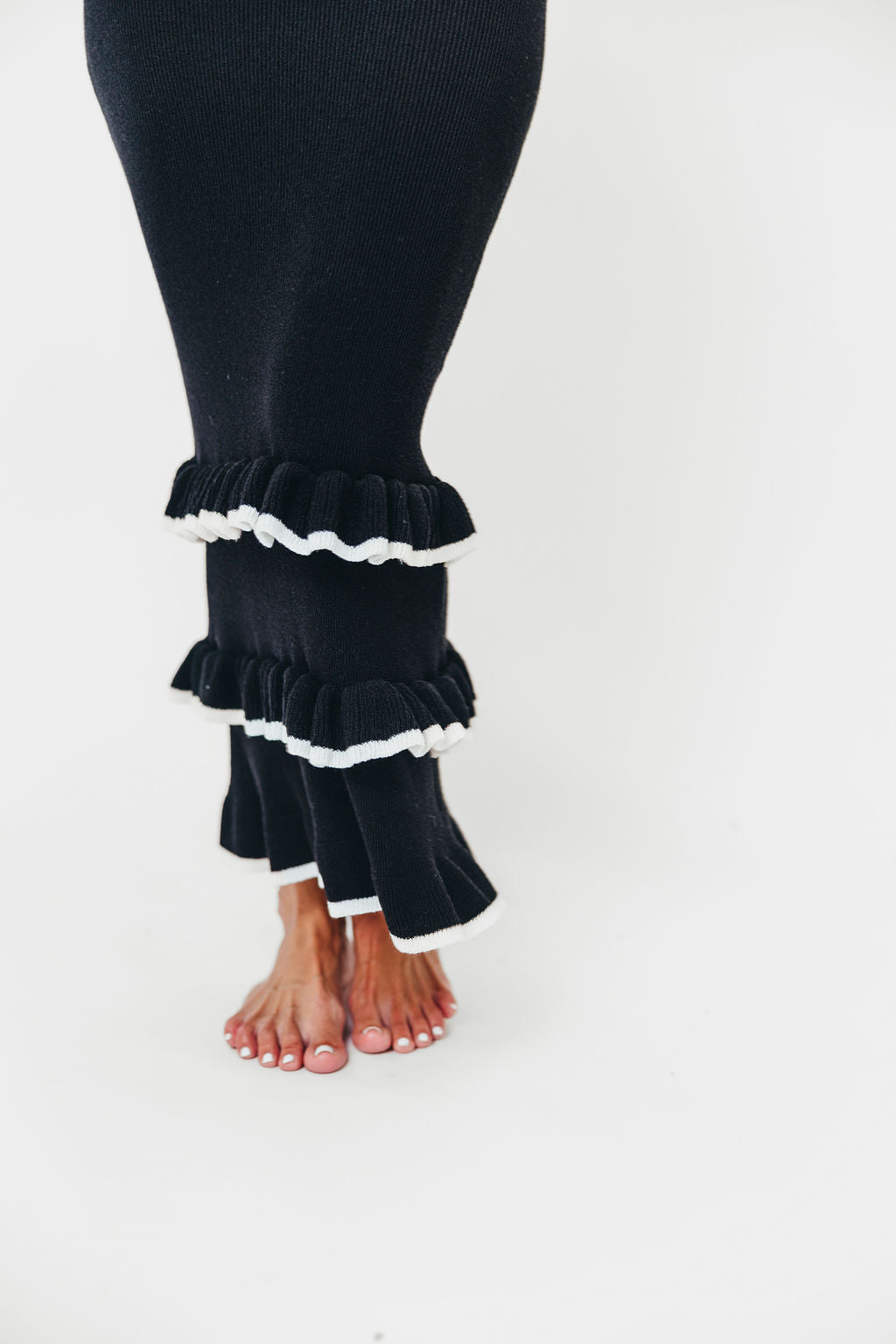 Vixen Striped Ruffle Hem Maxi Dress for Women - Black & White Flowy Summer Beach Dress, Elegant Party Wear & Vacation Outfit