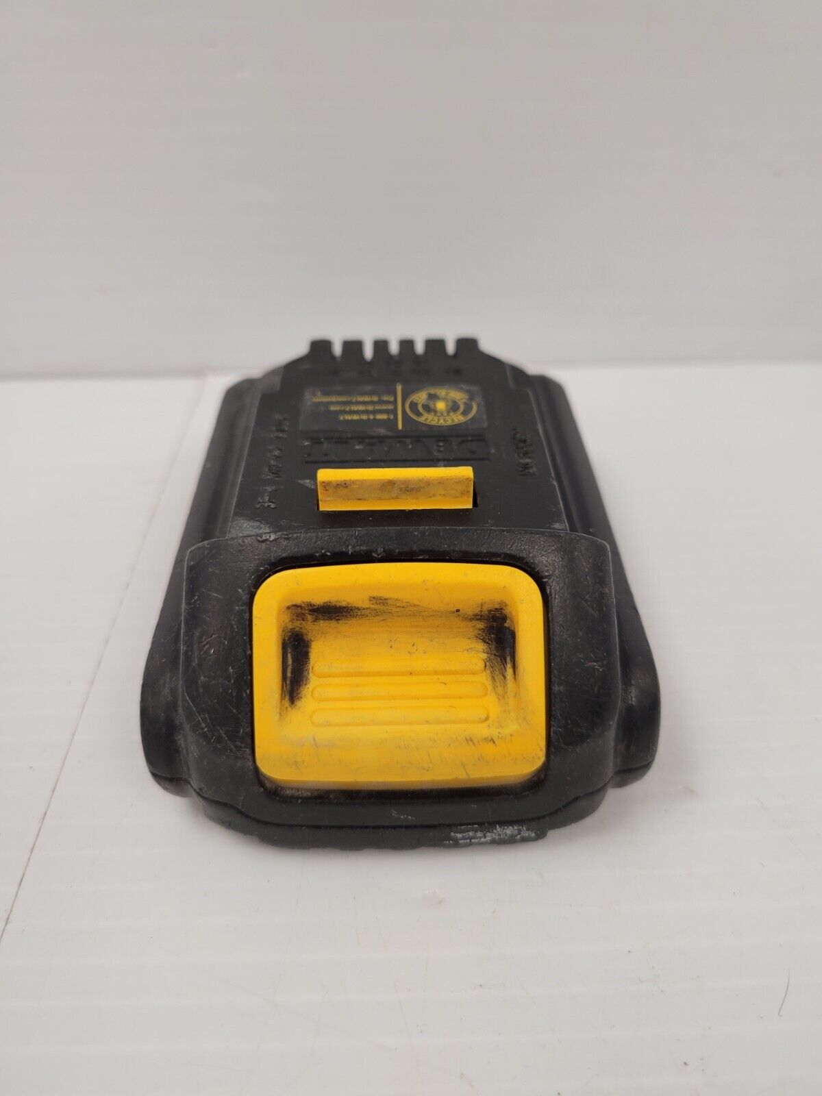 Original DeWalt DCB201 Battery - 20V MAX XR Lithium-Ion Replacement Battery Pack - Compatible with DeWalt 20V Tools - Perfect for Drills, Saws & Power Tools