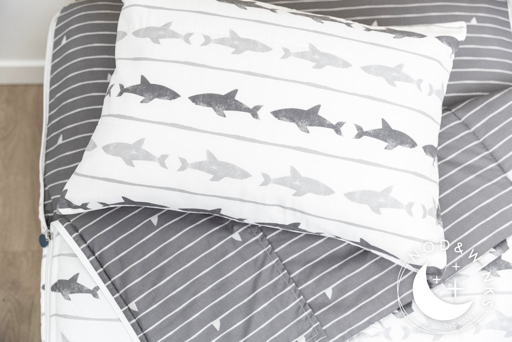 Great White Zipper Bedding Set - Soft & Breathable 3D Bed Sheet with Zipper Closure for Easy Use - Perfect for Kids, Teens & Adults Bedrooms, Dorms, Hotels (Queen Size, White)