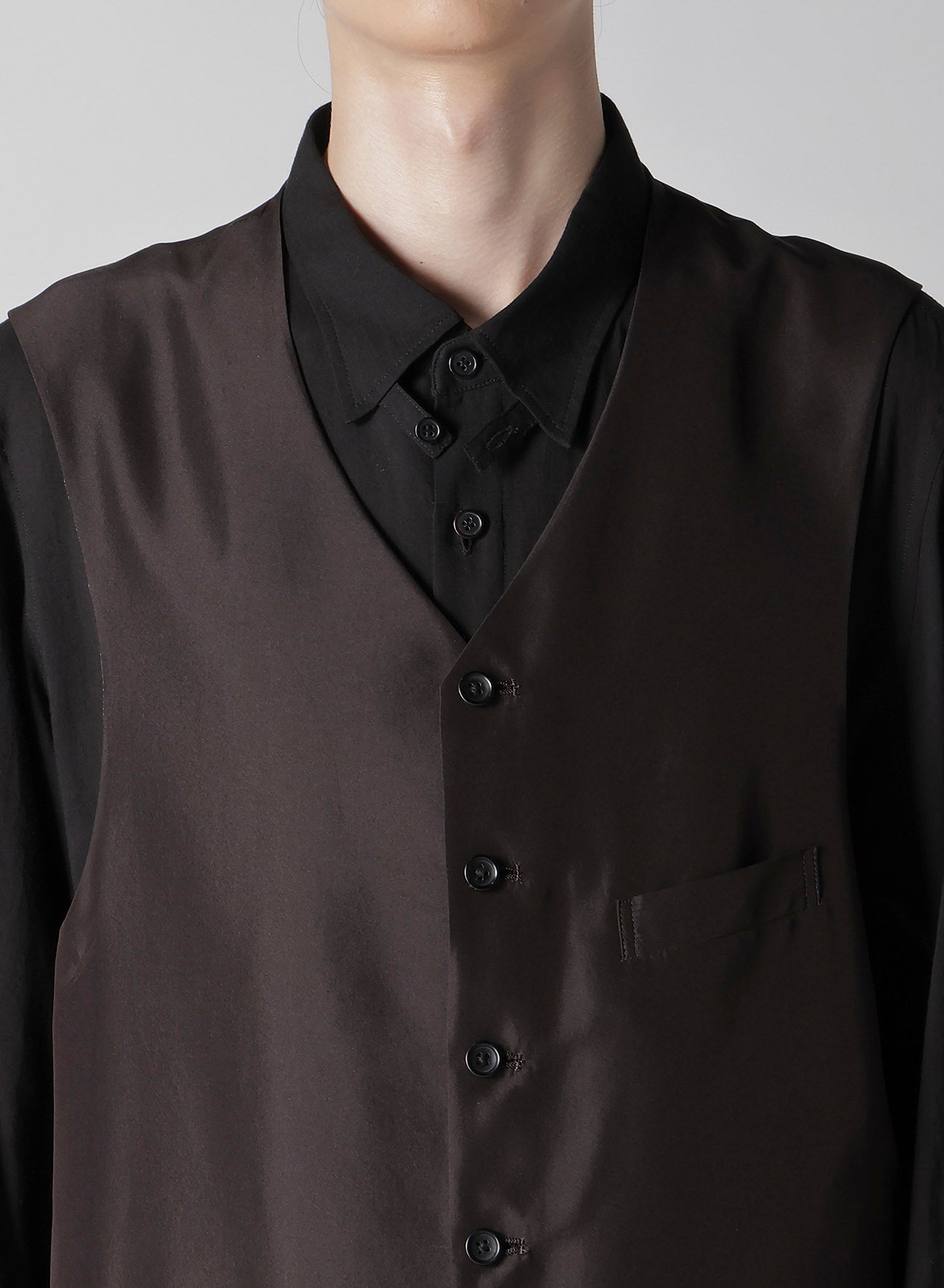 16MOMME HABUTAE Silk Plump Pleated Vest for Women - Elegant Layering Piece for Office, Evening Events & Special Occasions