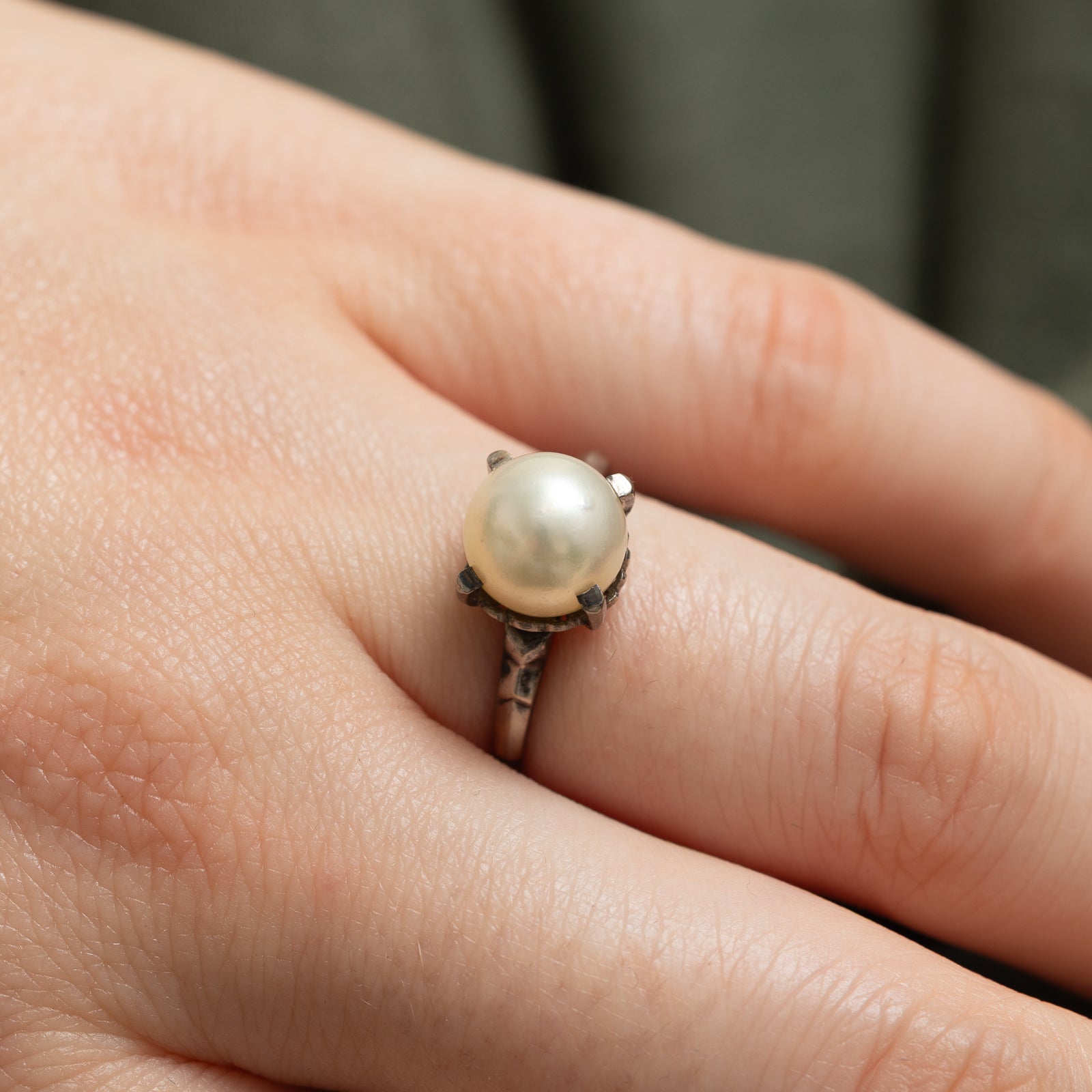 Solitaire Pearl Ring for Women - 6.75 Size, Elegant White Pearl Engagement Wedding Band (Perfect for Proposals, Anniversaries & Special Occasions)