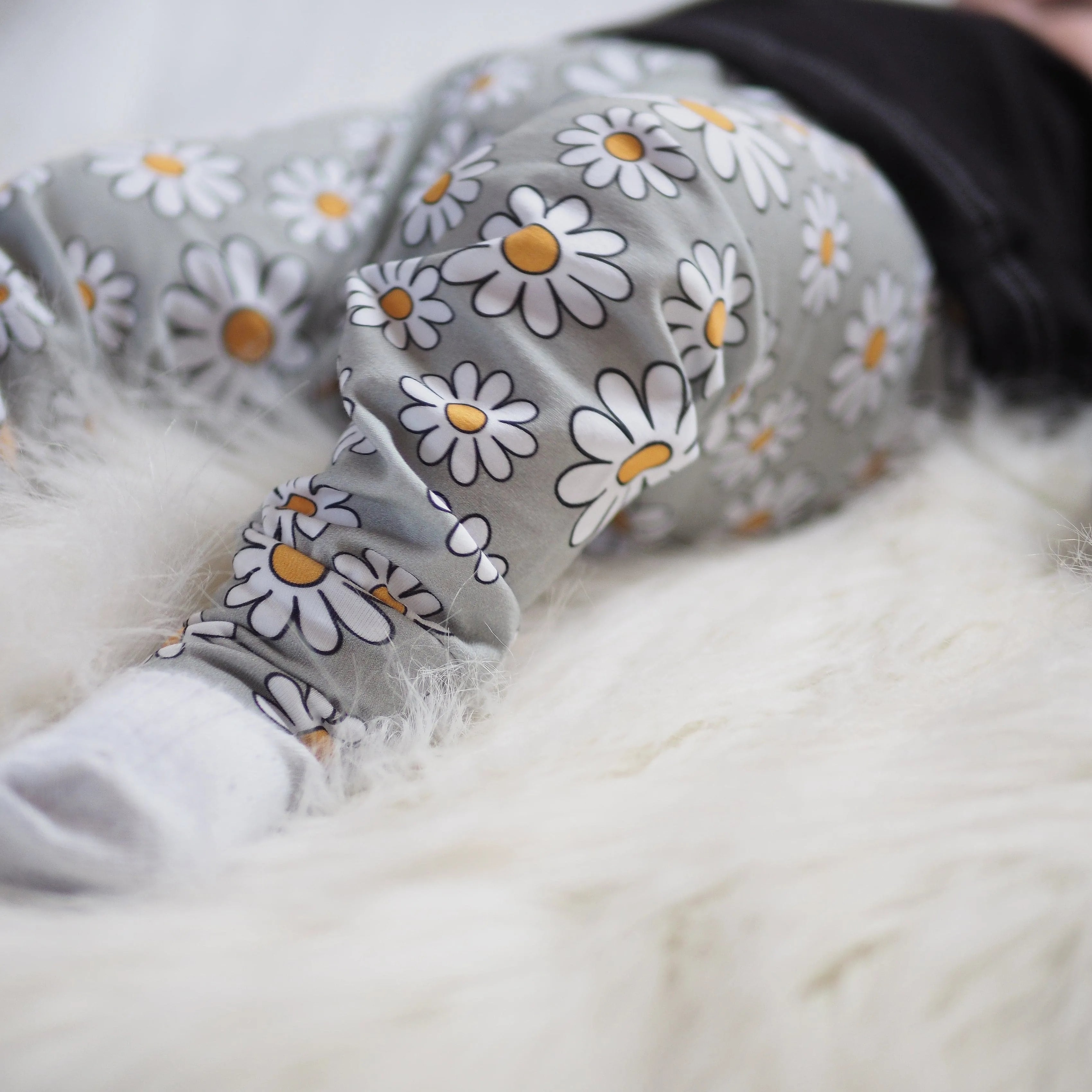 Baby & Toddler Leggings with Daisy Print - Soft Stretchy Cotton Pants for Girls & Boys - Perfect for Playtime, Daycare & Family Outings