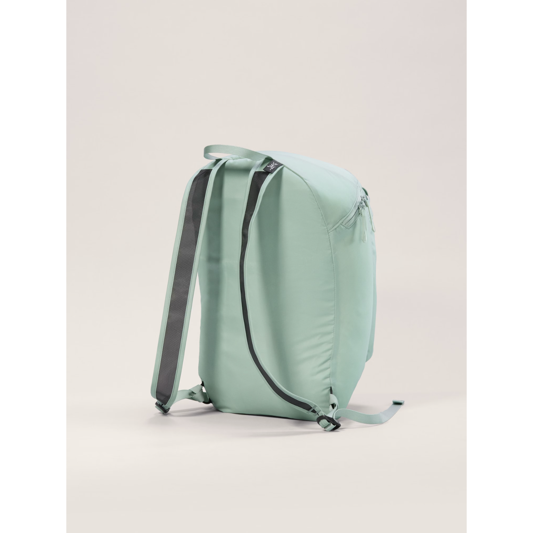 Arc'teryx Heliad 15L Backpack - Lightweight Hiking Daypack for Men & Women - Water-Resistant Outdoor Gear for Camping, Travel & Daily Commute