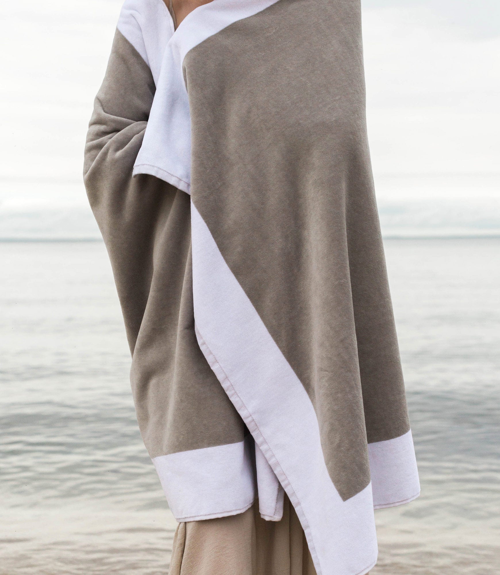 Premium Soleil Beach Towel - Extra Large, Soft & Quick-Dry - Perfect for Pool, Beach, Vacation & Outdoor Activities