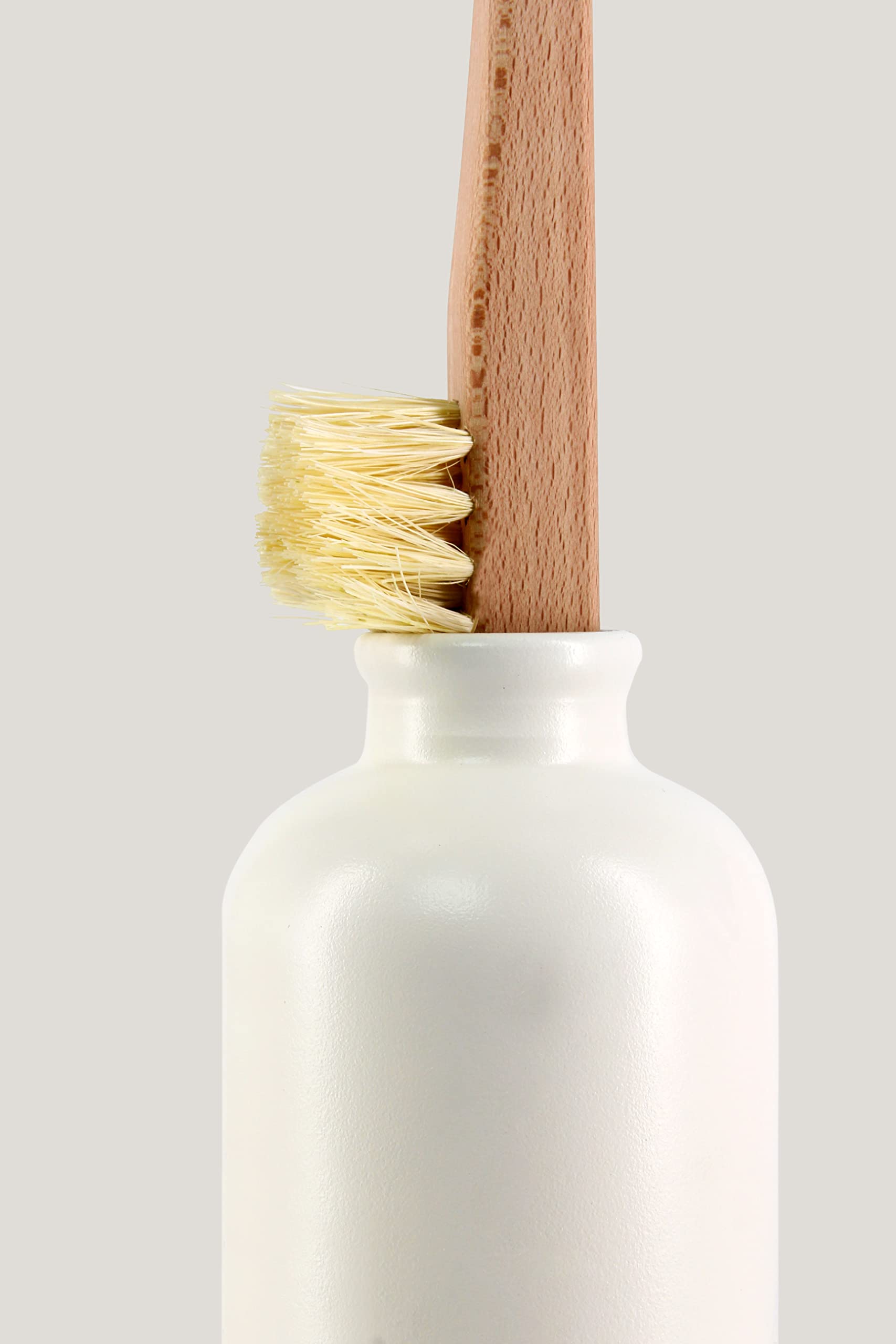 SIGG BPA-Free Water Bottle Cleaning Brush - Lightweight & Durable Hand Wash Brush for Reusable Bottles - Made in Switzerland - Perfect for Hiking, Gym & Outdoor Activities