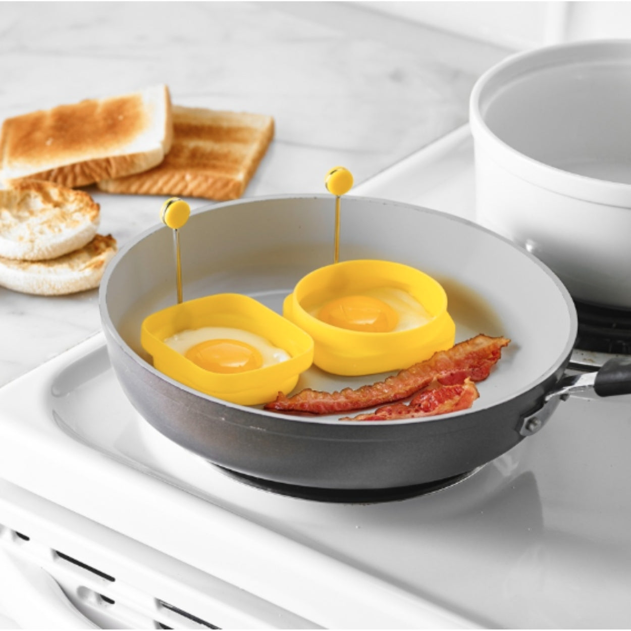 Trudeau Silicone Egg Ring - Non-Slip, BPA-Free, Heat-Resistant for Perfect Sunny-Side Up Eggs - Ideal for Breakfast, Brunch, and Cooking at Home
