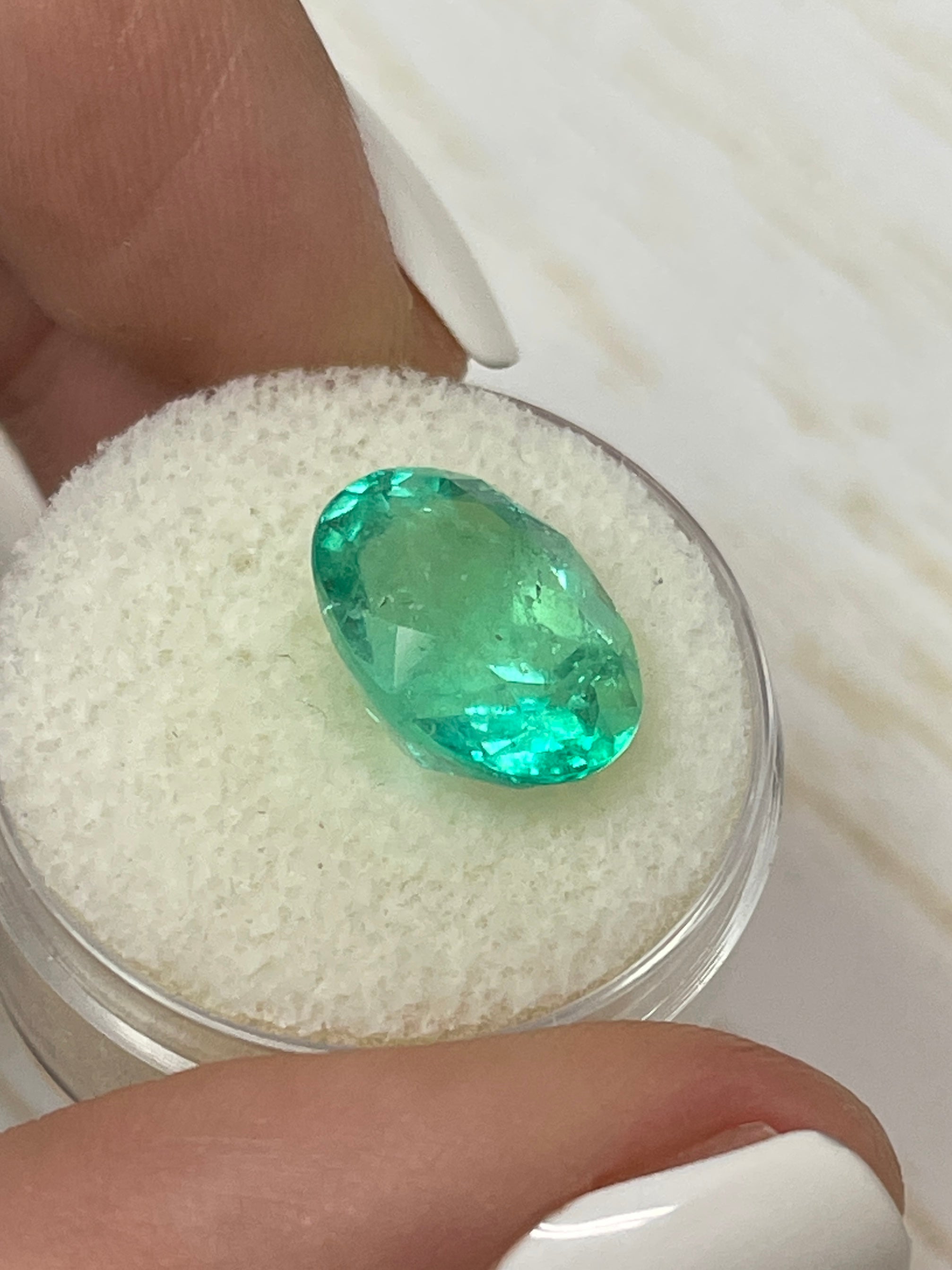 6.86 Carat 14x11mm Medium Spring Green Natural Loose Colombian Emerald Oval Cut Gemstone for Jewelry Making, Engagement Rings & Necklace Pendants