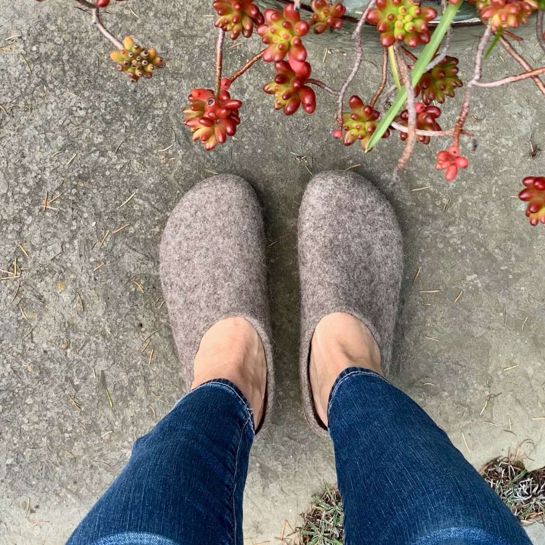 Eco-Friendly Women's Wool Clogs - Comfortable & Sustainable House Slippers for Indoor/Outdoor Use - Perfect for Home, Garden, and Casual Wear