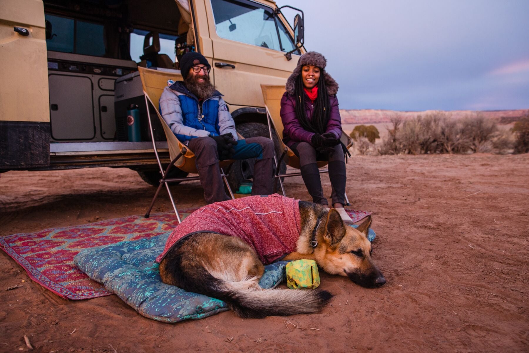 Ruffwear® Gnawt a Rock® Glacial Blue Dog Food and Treat Dispenser - Perfect for Outdoor Adventures, Hiking, and Training Sessions