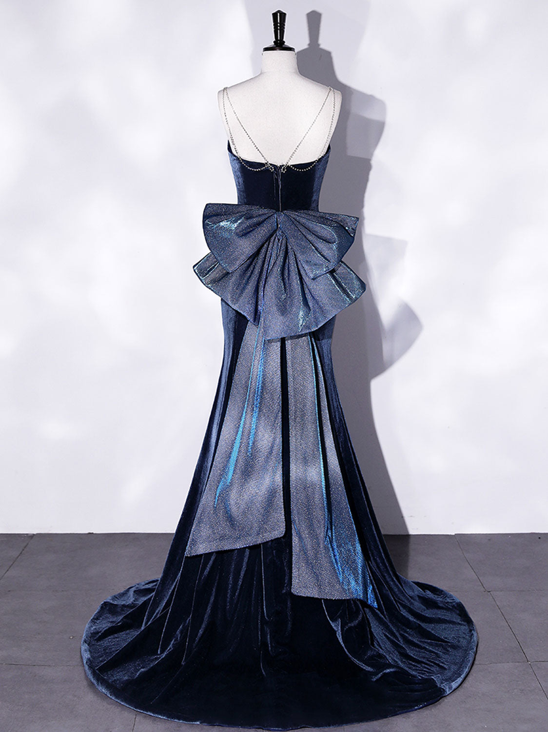 Elegant Mermaid Velvet Blue Long Prom Dresses for Women - Formal Evening Gowns for Homecoming, Ball, Wedding & Special Occasions