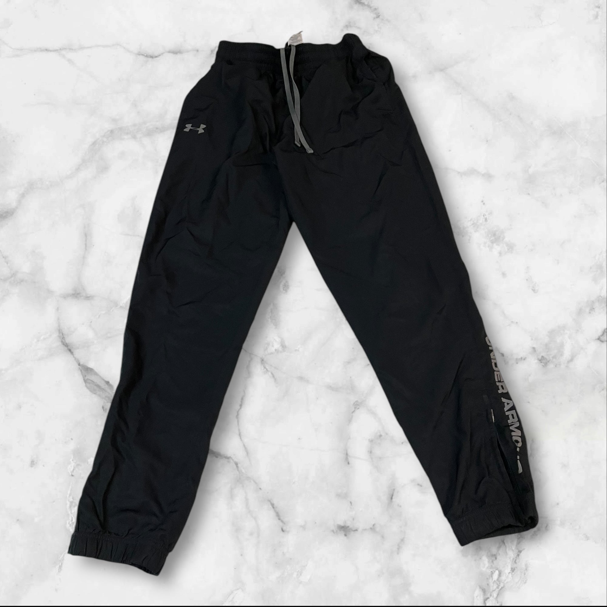 Under Armour Vintage Trackpants - Baggy Nylon Joggers with Water-Resistant Jacket Material - Size M 372 - Perfect for Casual Wear, Street Style & Gym Workouts