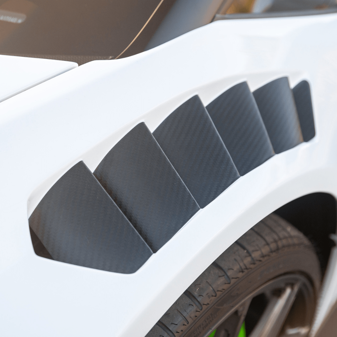 Lamborghini Huracan Novara Edition Aero Front Fenders with Integrated Vents & Splash Guards - 2x2 Gloss Carbon Fiber - Perfect for Performance Upgrades & Show Car Builds
