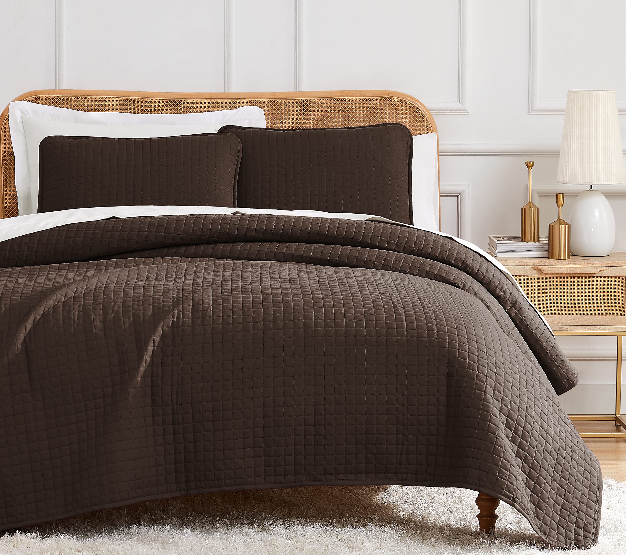 Southshore Fine Living Twin XL Quilt Bedding Set - Soft Lightweight Quilted Comforter with Matching Pillow Sham, Chocolate Brown Bedspread Coverlet | Perfect for Guest Rooms, Dorm Beds & Cozy Bedroom Decor