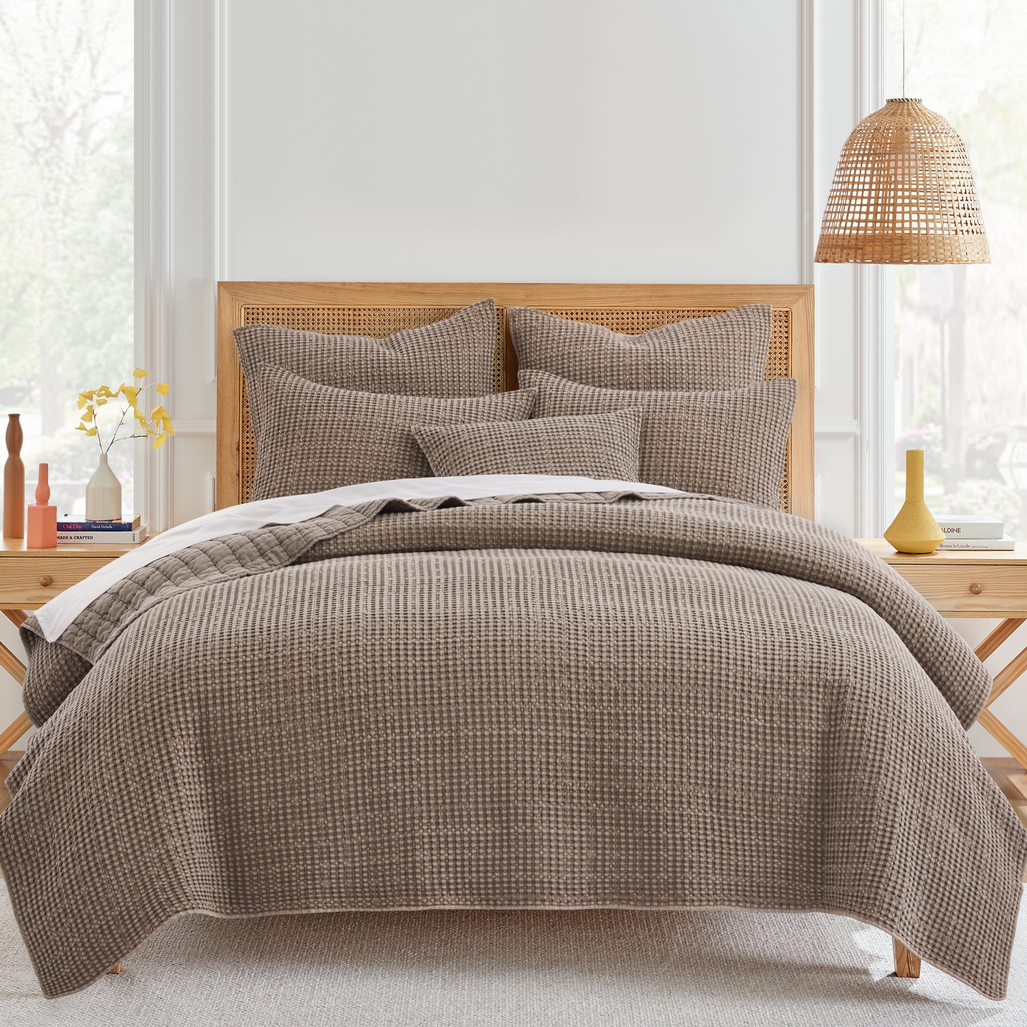 Luxury Mills Waffle Quilt Set - Ultra Soft Bedding Collection for Queen/King Size Beds - Perfect for Cozy Bedrooms, Guest Rooms & Hotel Stays