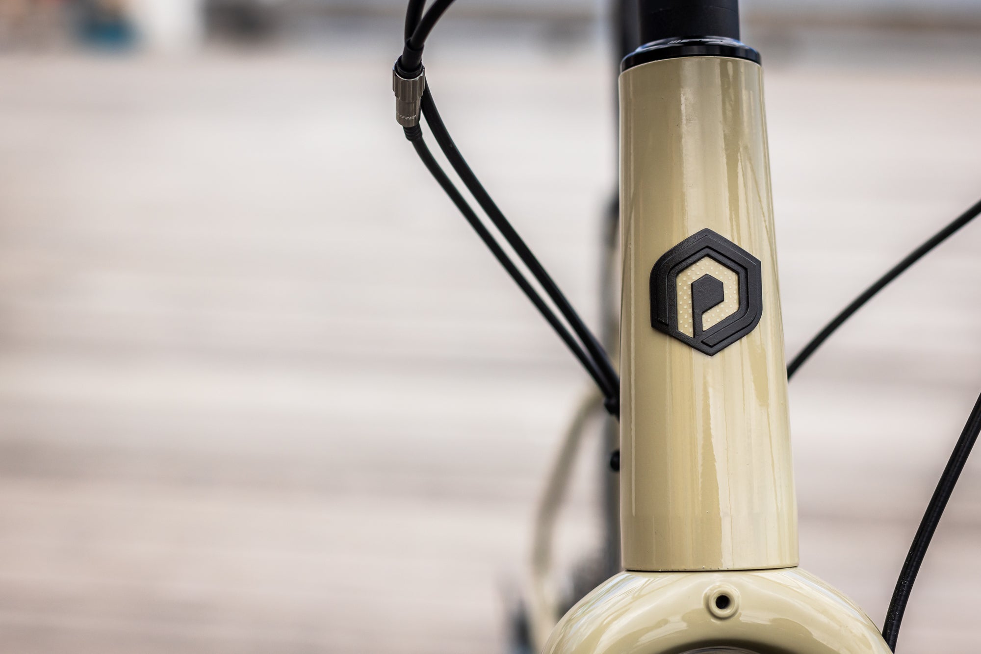 Polygon Path X4 Gravel Bike - Lightweight Aluminum Frame, Disc Brakes, Versatile for Road & Off-Road Cycling - Perfect for Commuting, Adventure Riding & Fitness Training