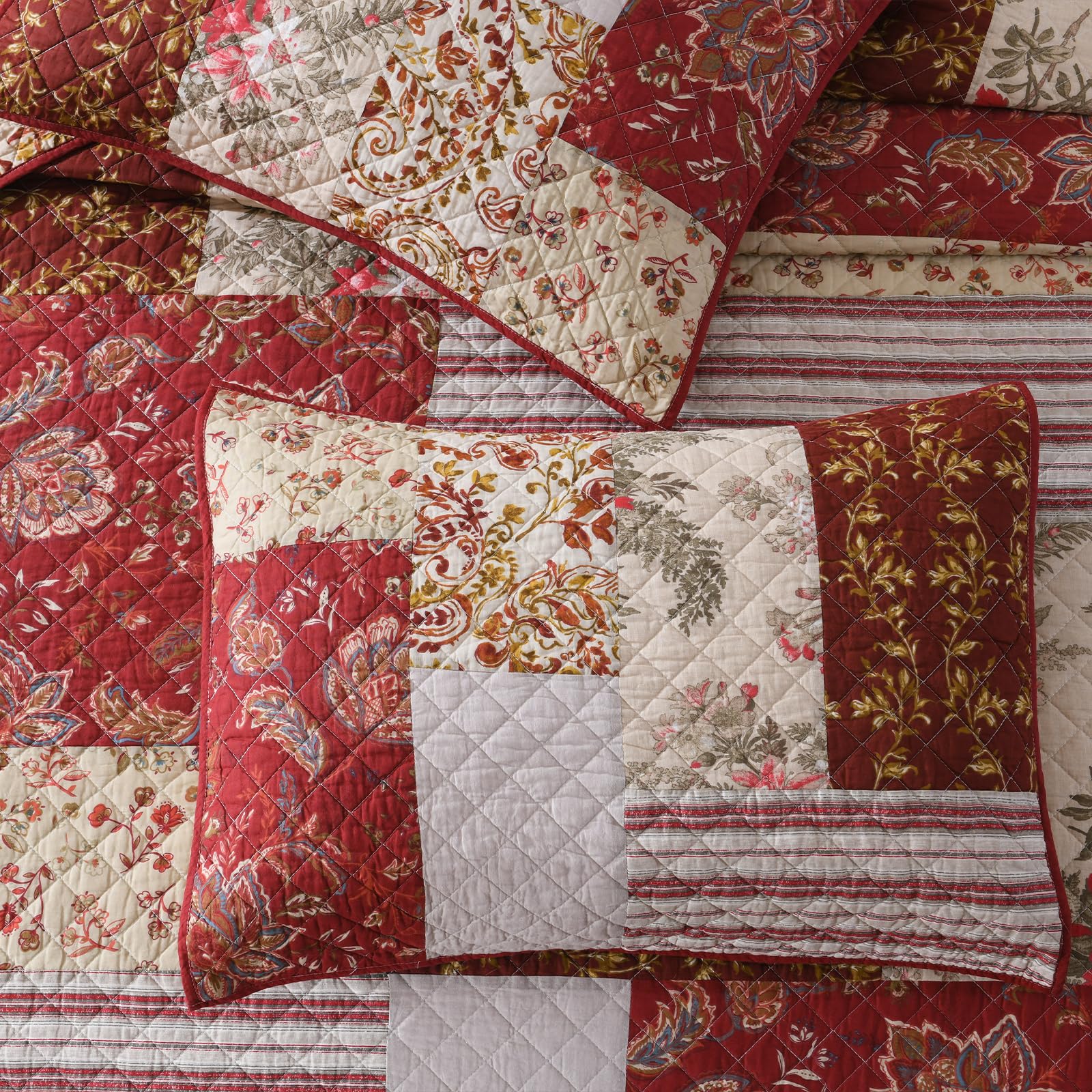 Travan Christmas Quilt Set - King Size 106x92 Inches - 100% Cotton Reversible Quilted Bedding with Shams - Red Floral Stitched Design for Holiday Decor & Cozy Winter Nights